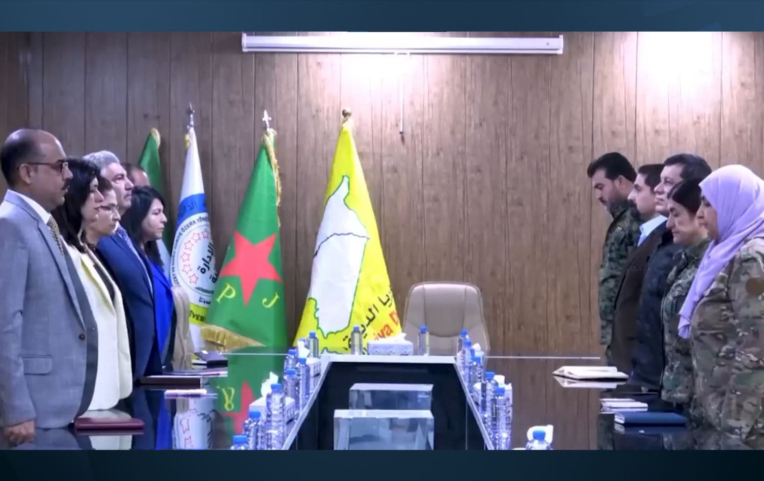 دیمەنێکی کۆبوونەوەیان. 