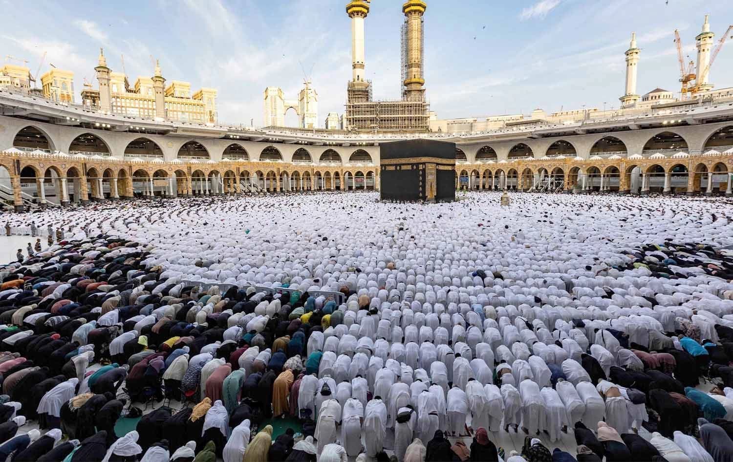 نوێژی حاجییان لە بەرامبەر کەعبە