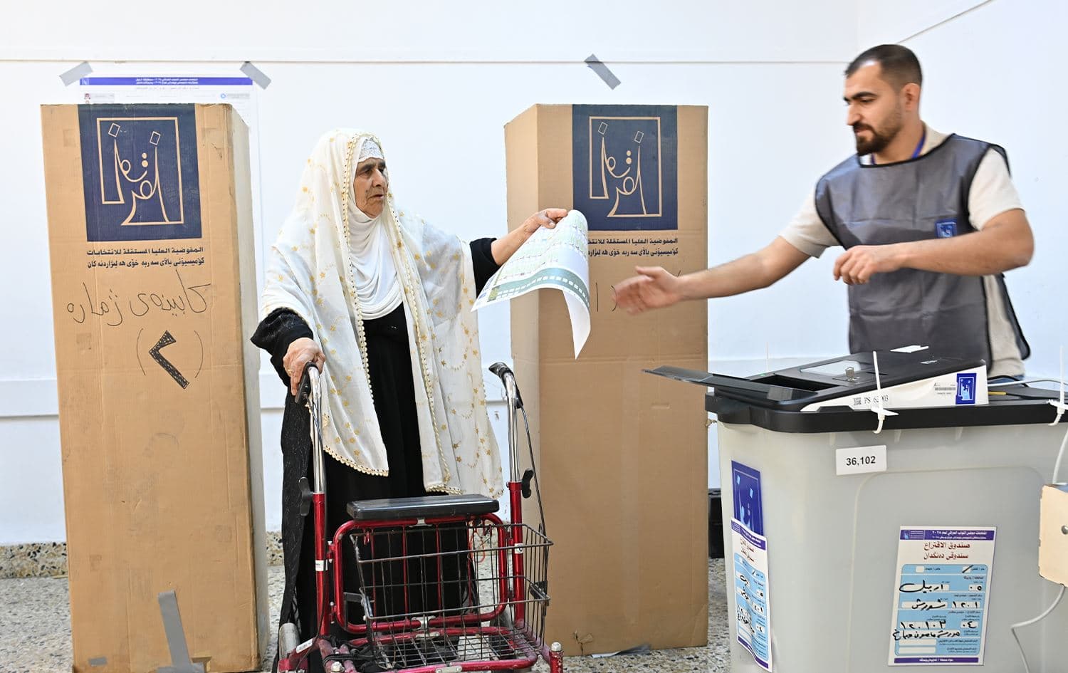  کارمەندێکی کۆمیسیۆن. وێنە: بڵند تاهیر - رووداو