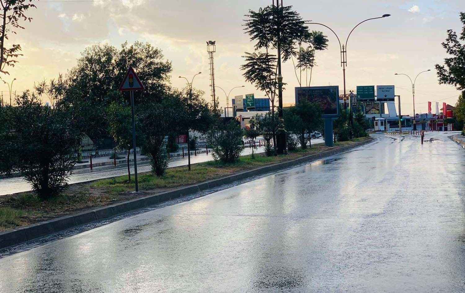 شەقامێکی هەولێر لەدوای بارانبارین؛ وێنە: ئەرشیڤ