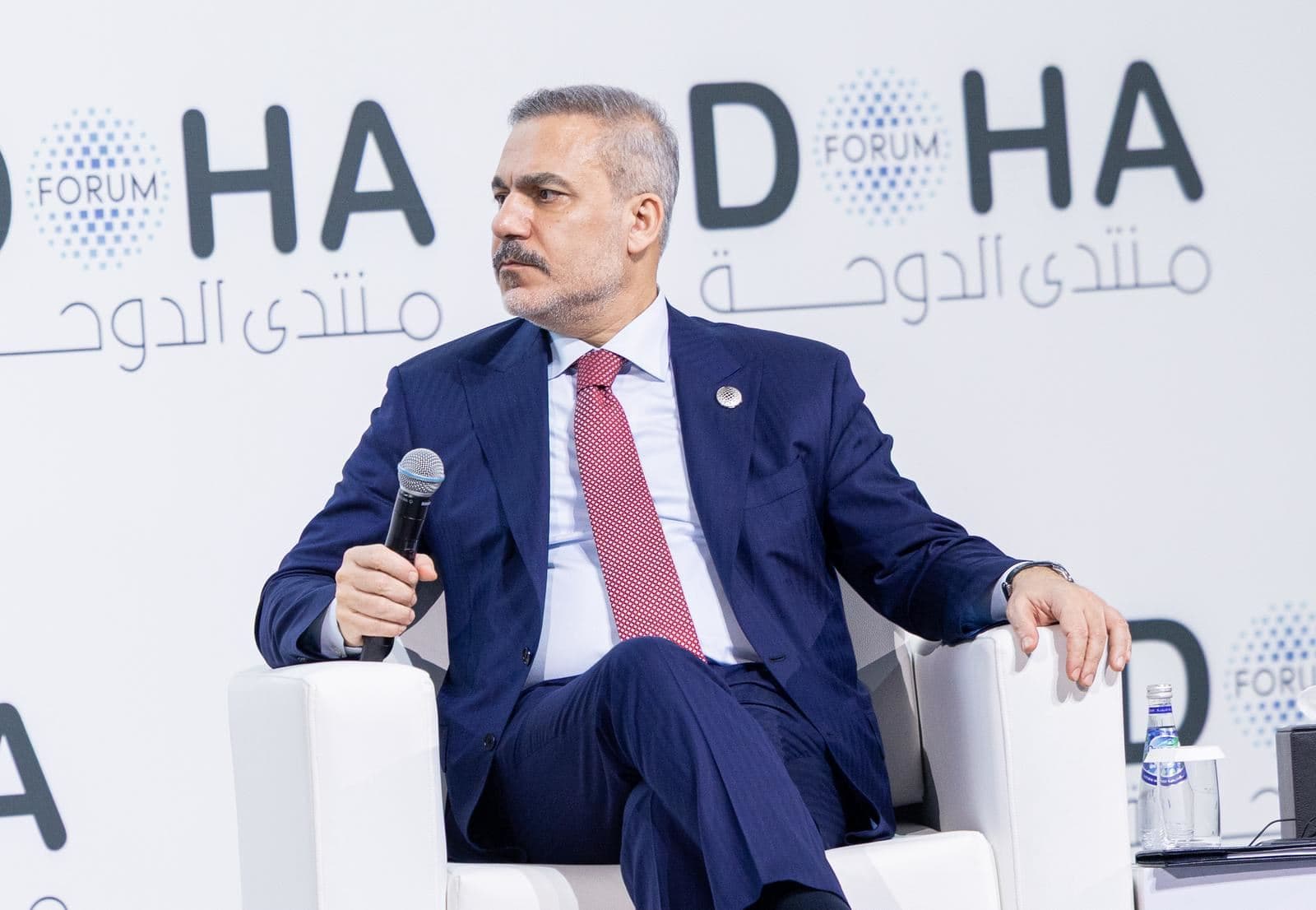 هاکان فیدان، وەزیری دەرەوەی تورکیا لە پانێلێکی کۆڕبەندی دەوحە. وێنە: AA