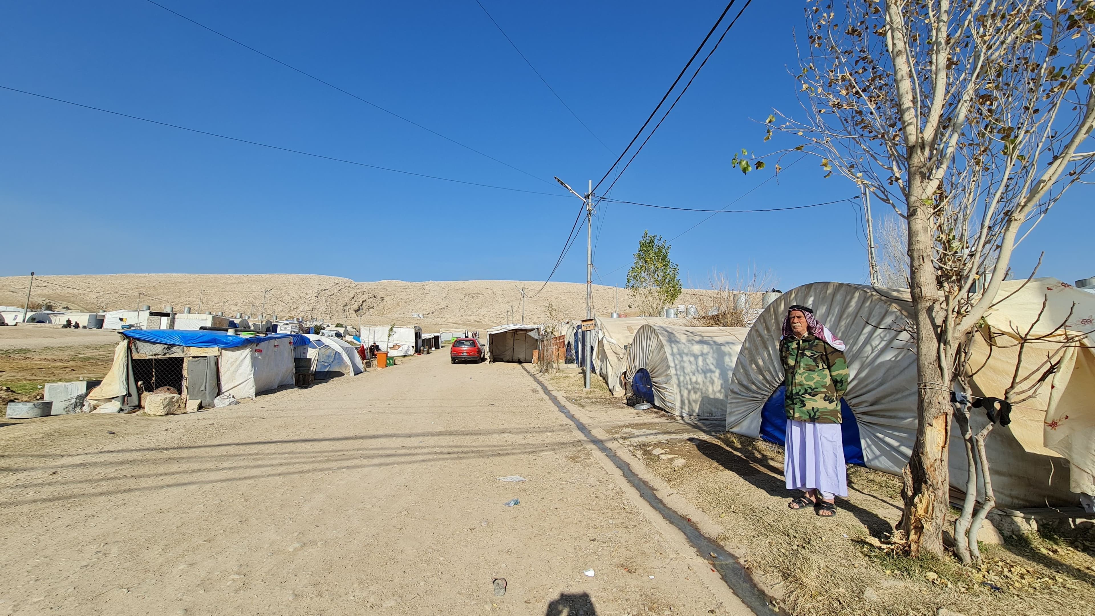کەمپێکی ئاوارەکانی کوردانی ئێزدی لە شنگال.