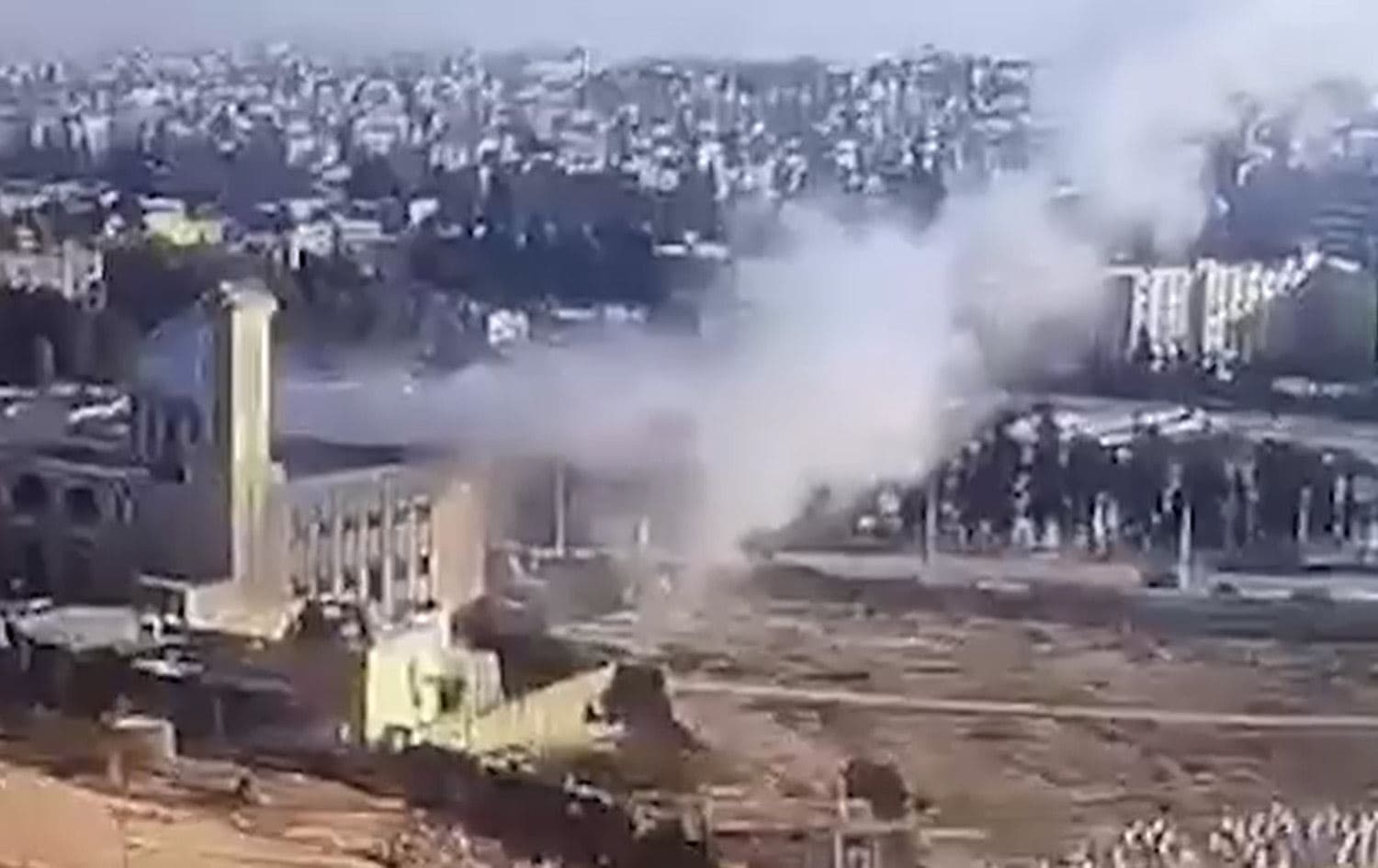 دیمەنێکی ساتی تۆپبارانێک بۆسەر ناوچەیەکی حەلەب
