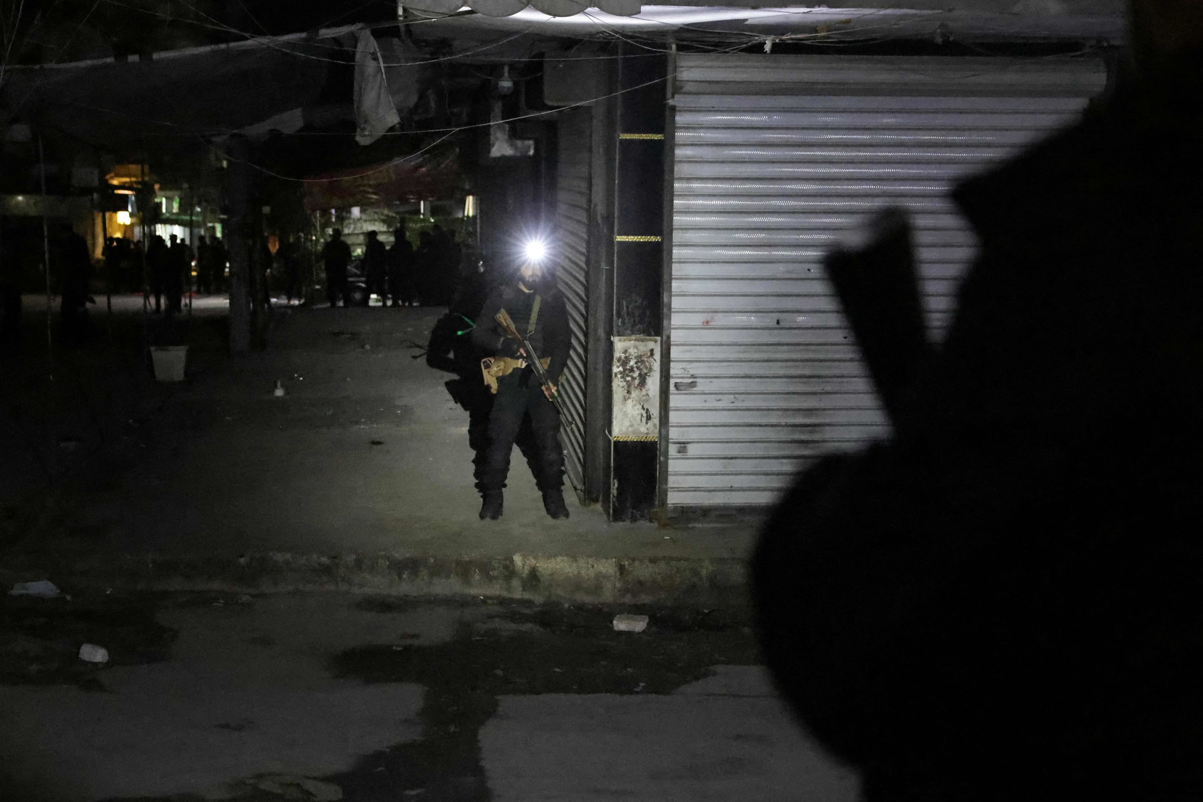 چەند ئەندامێکی هێزەکانی سەر بە حکومەتی سووریا لە حەلەب. وێنە: AFP