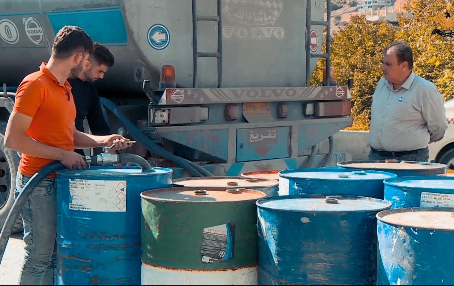 بەرمیلی ماڵان ئامادەکراوە بۆ وەرگرتنی نەوتی سپی. وێنە: رووداو/ئەرشیڤ