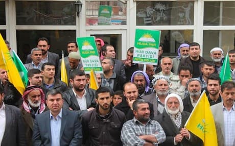 Huda-Par supporters in the Kurdish town of Mardin.