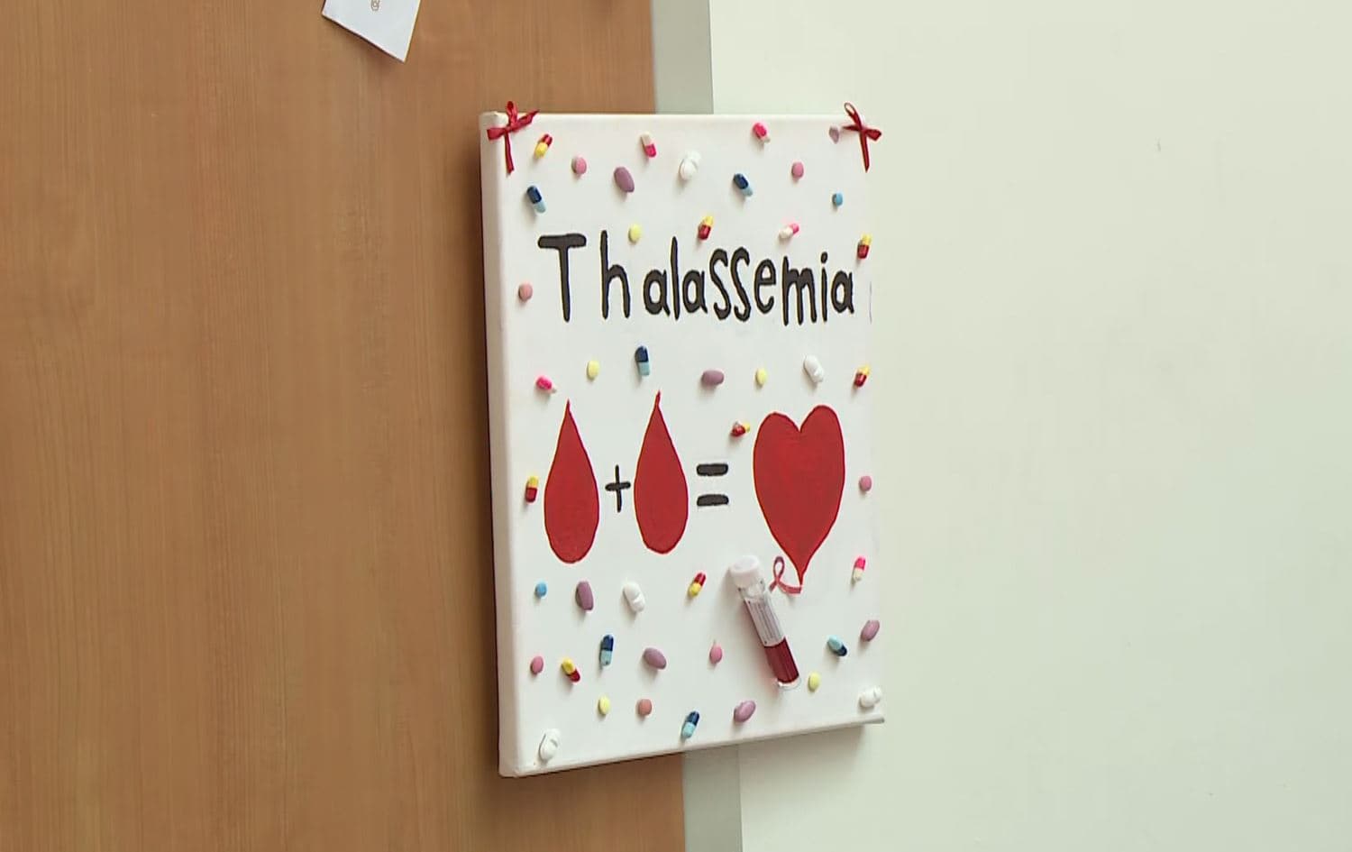 تابلۆیەکی کێشراو کە ئاماژە بە نەخۆشیی تالاسیمیا دەدات. وێنە: رووداو