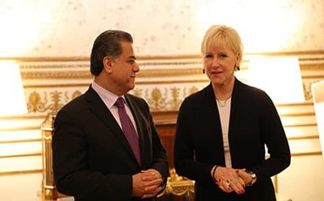 Falah Mustafa talks to Swedish Foreign Minister Margot Wallstrom.