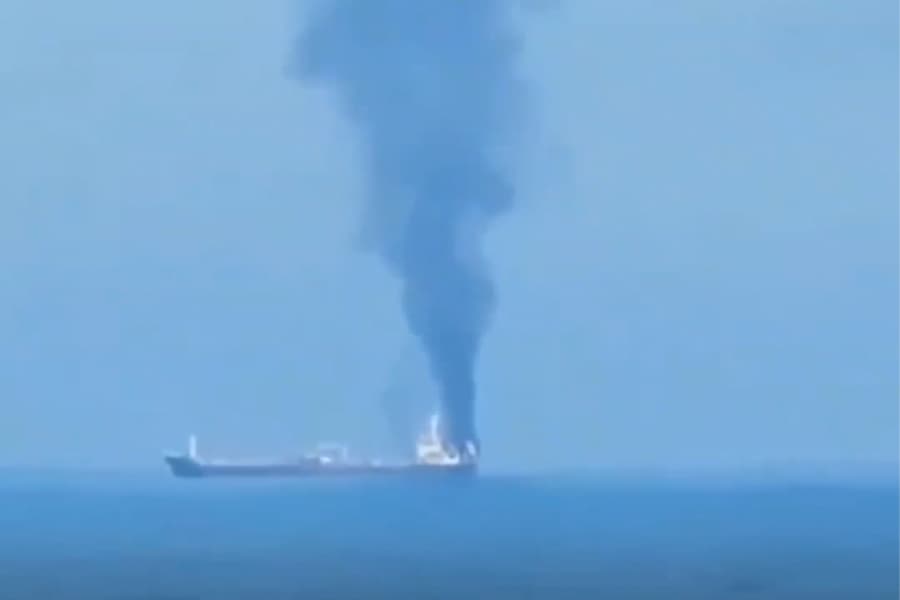 دەزگای چاودێری دەریایی بەریتانیا: ئاگر لە کەشتییەکی نەوتهەڵگر لە کەناراوەکانی عومان کەوتەوە