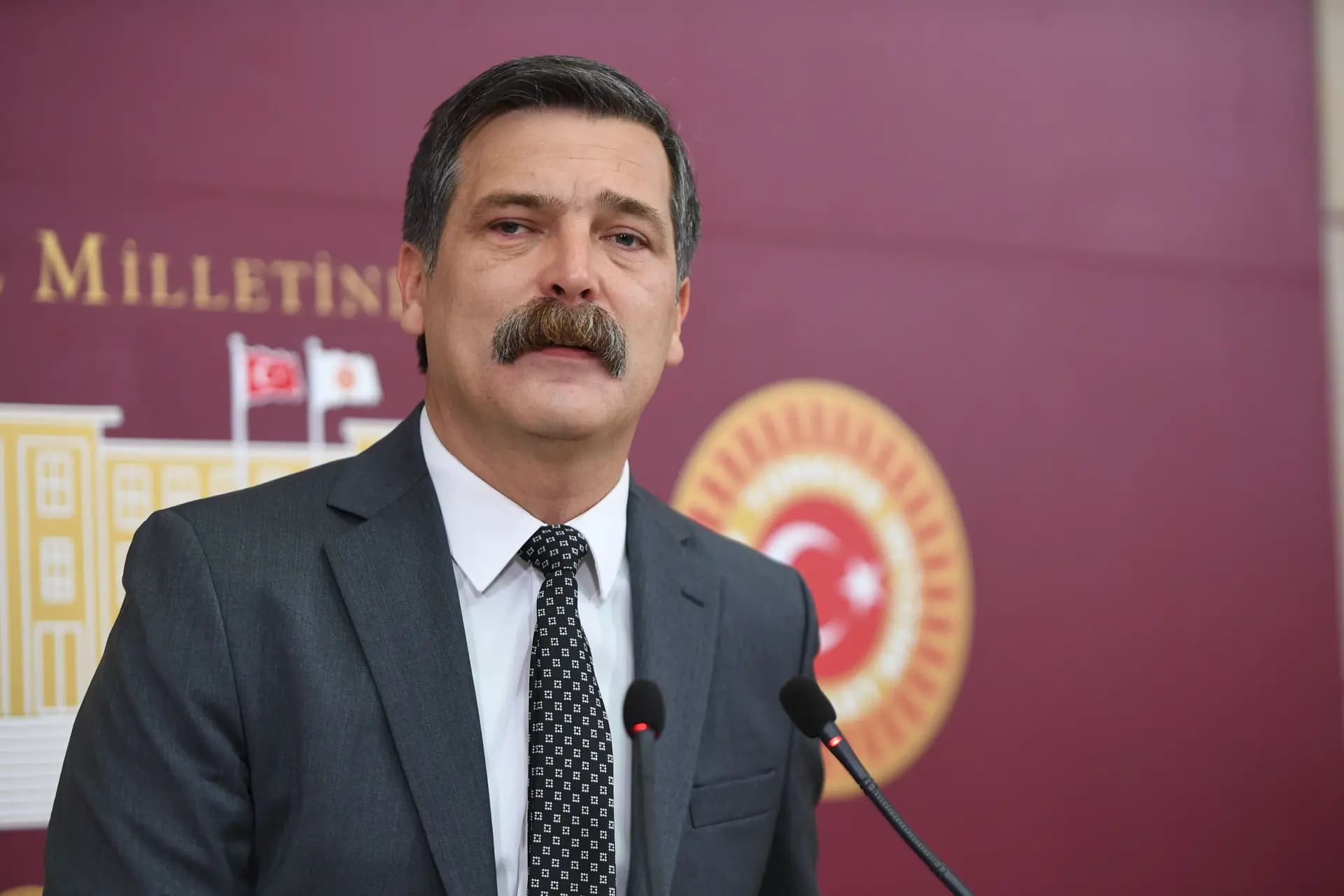 Erkan Baş: Dibe ku em bi DEM Partiyê re li ser namzedekî Kurdîaxêv li hev nekin