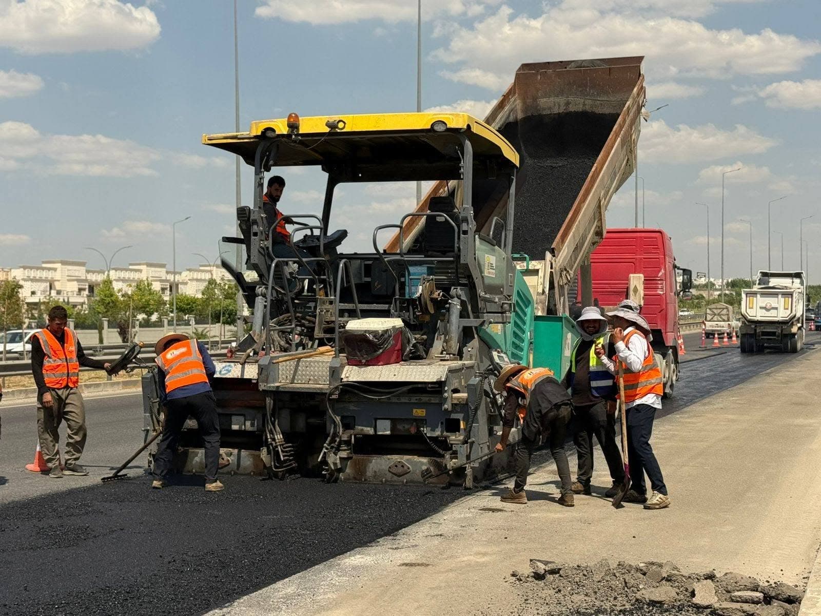 کارکردن لە پڕۆژەیەکی هەولێر. وێنە: پەیجی فەیسبووکی وهزارهتی شارهوانی و گهشتوگوزاری هەرێمی کوردستان