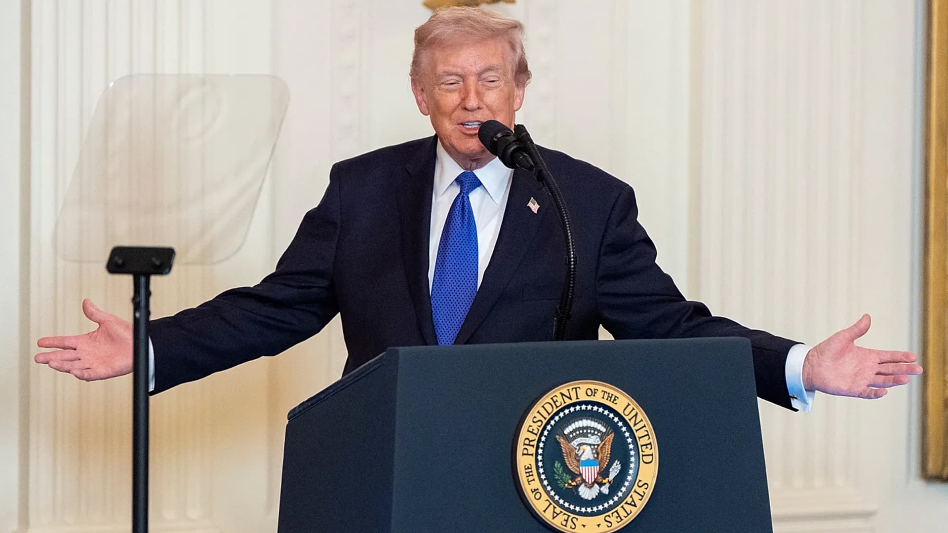 Trump, Hürmüz Boğazı'ndan tanker geçişlerinin başladığını bildirdi