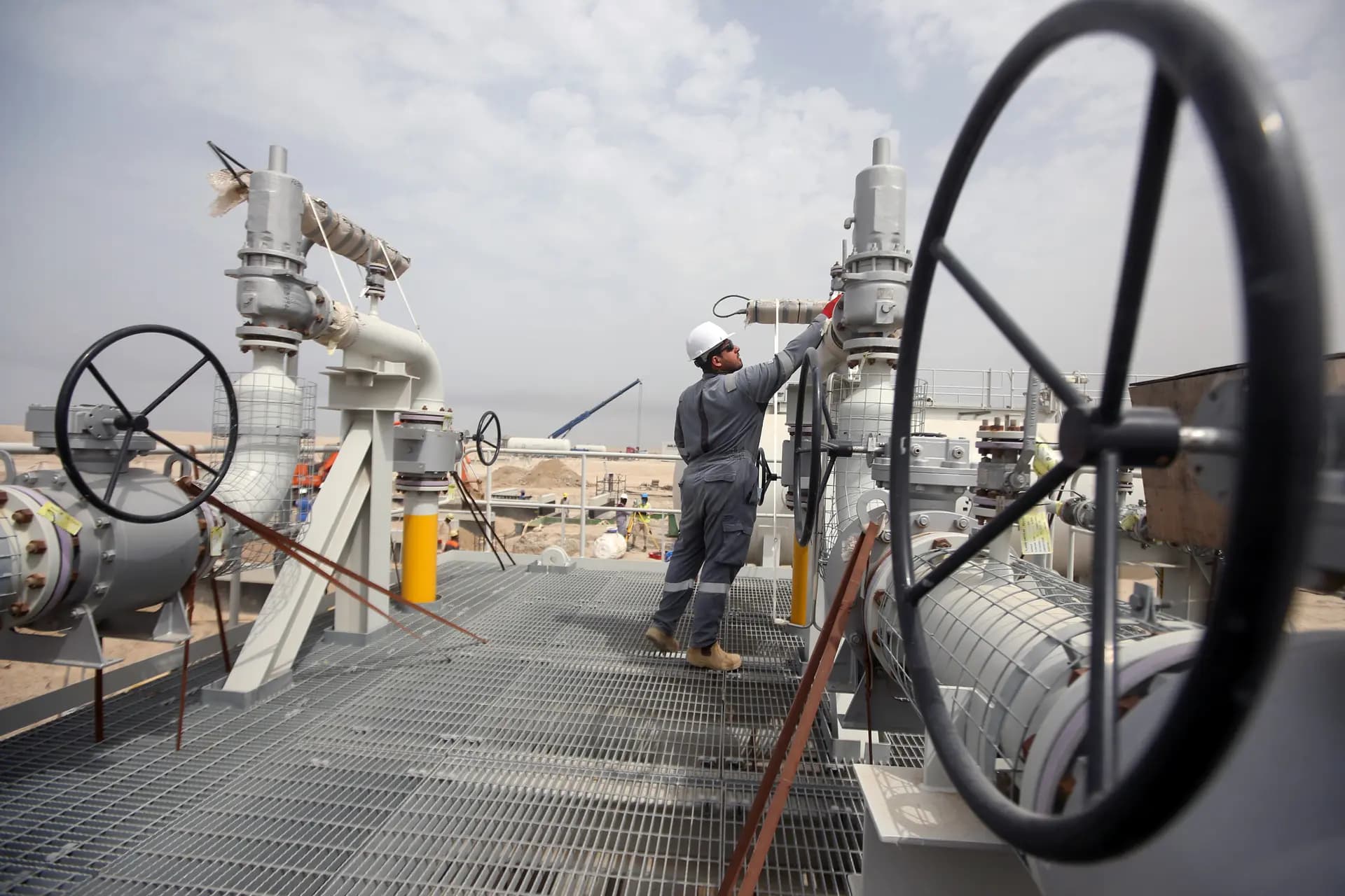 Irak ekonomisinde petrol şoku: Gelirler yüzde 84 düştü, maaşlar tehlikede