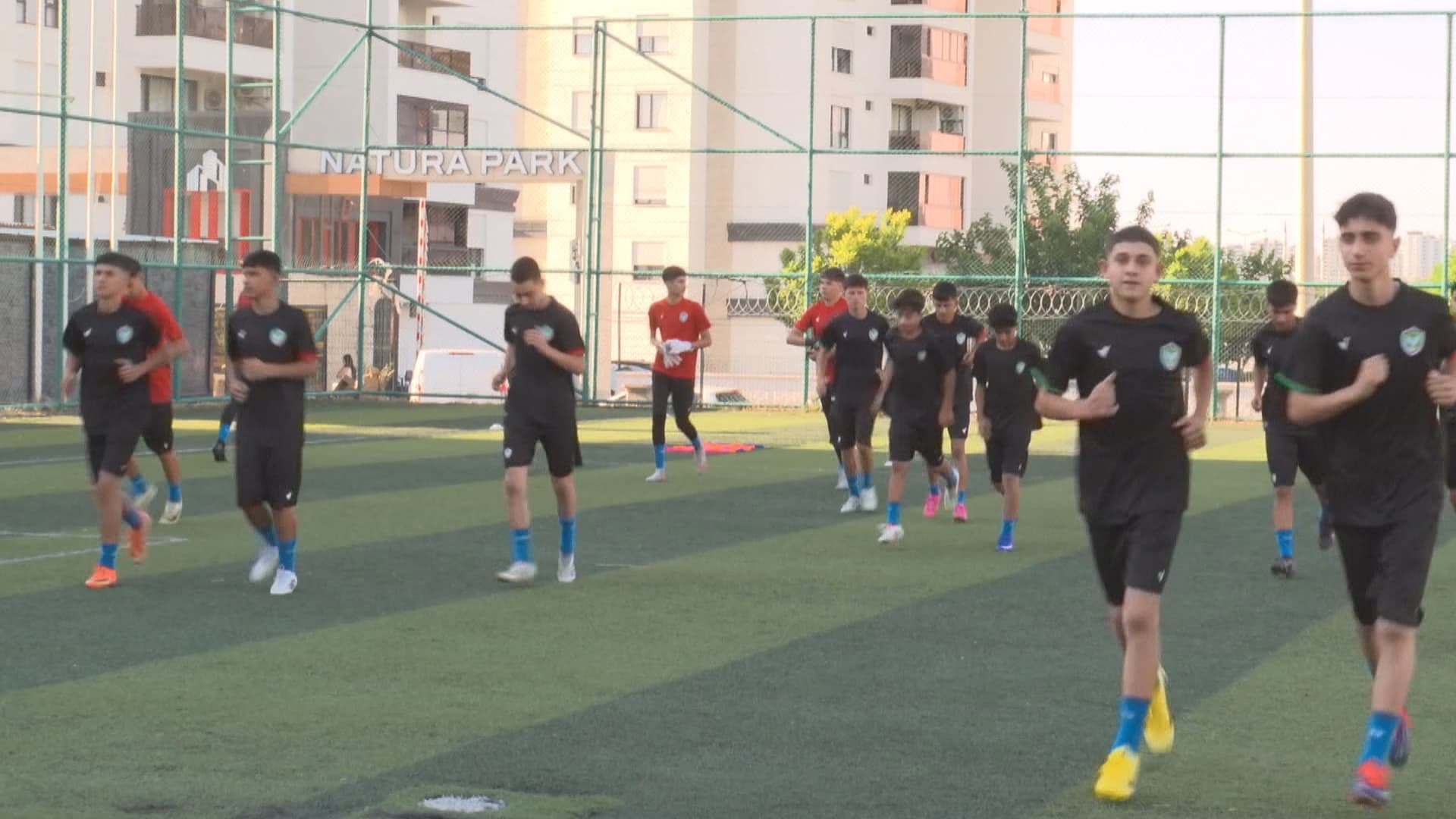 Amedspor li pey stêrkên nû ye: 49 ciwan derbasî kampê bûn