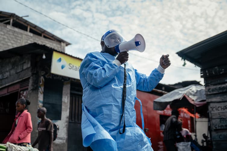 En ölümcül Ebola salgını kapıda: 26 bin enfekte kişiye ulaşılamıyor