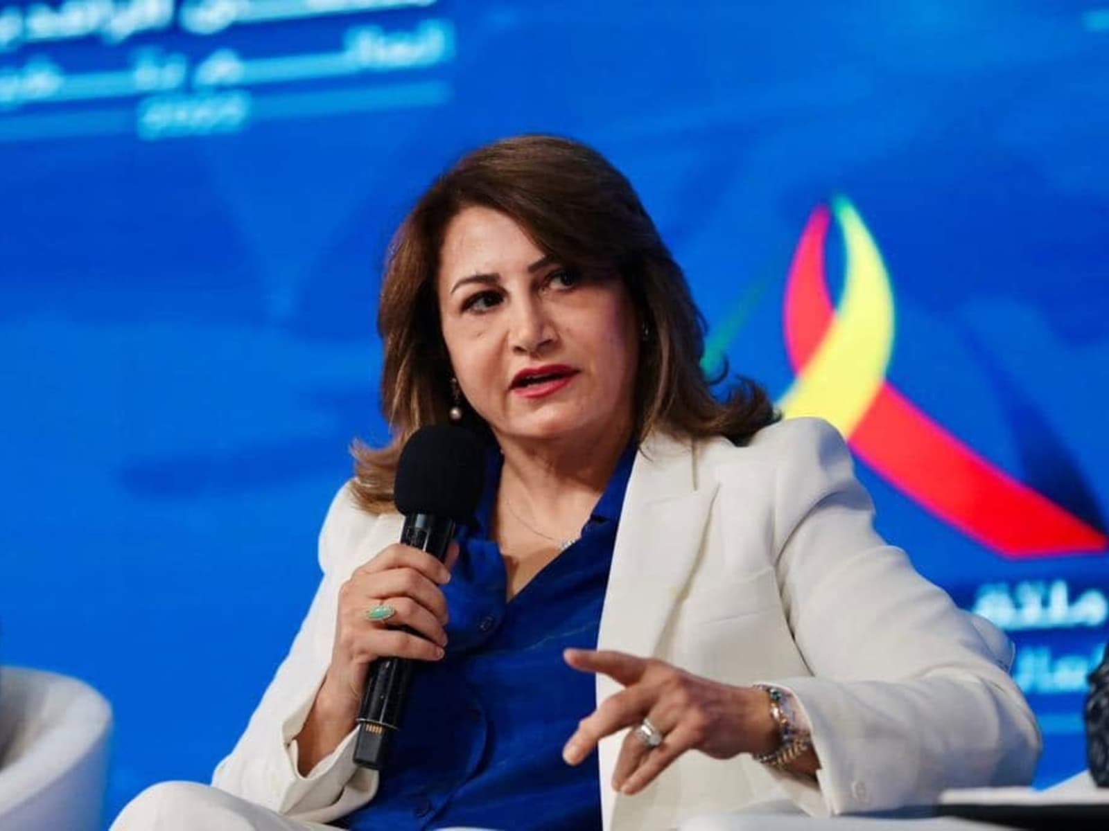 ئاڵا تاڵەبانی.