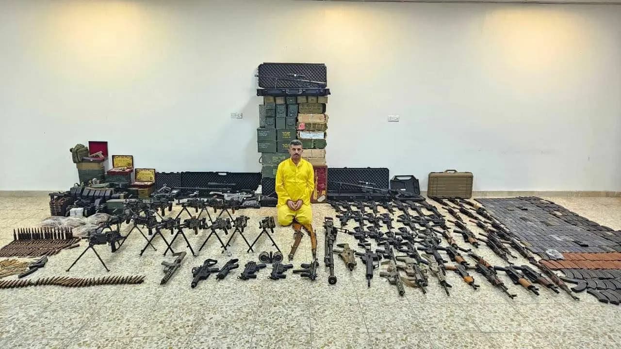 وێنەیەکی عەدنان جومەیلی، دوای دەستگیرکردنی لەلایەن هێزە ئەمنییەکانی عێراق