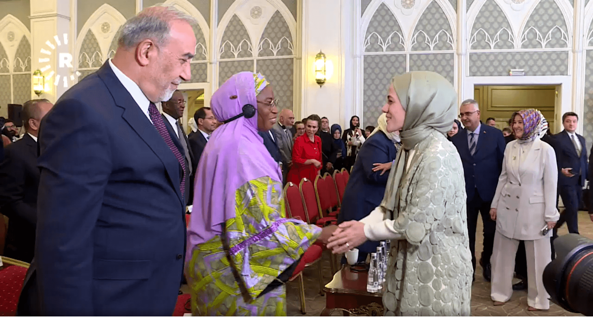 Diplomaside kadın rolü: Müslüman genç kadınlar liderlik programı için Ankara'da buluştu