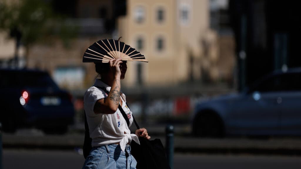 گەرما کارەبای 68 هەزار ماڵی لە فەرەنسا بڕی