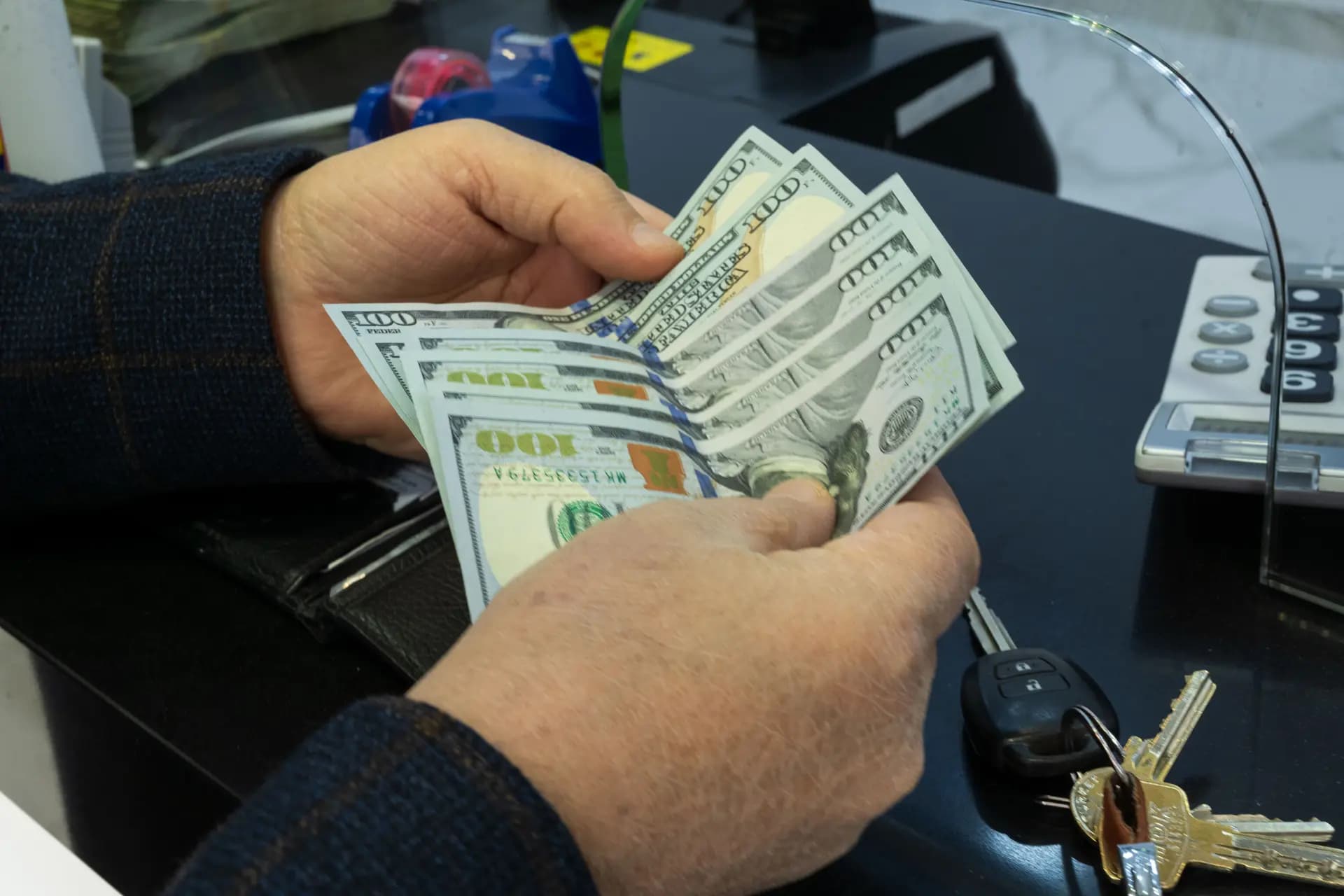 Irak’ta döviz ve gıda fiyatlarıyla oynayanlara operasyon: 142 şüpheliye işlem