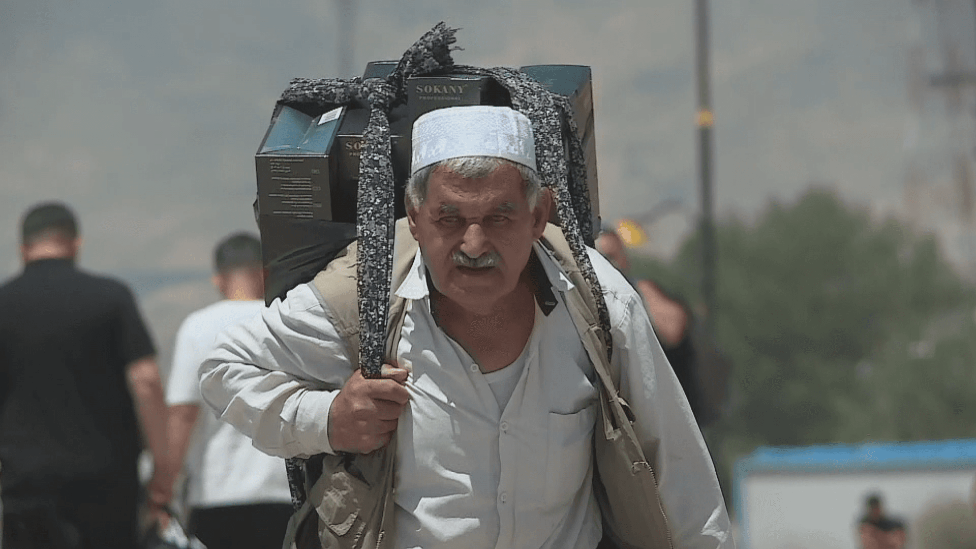 بۆ بژێوی ژیان سنوورەکان دەبڕن