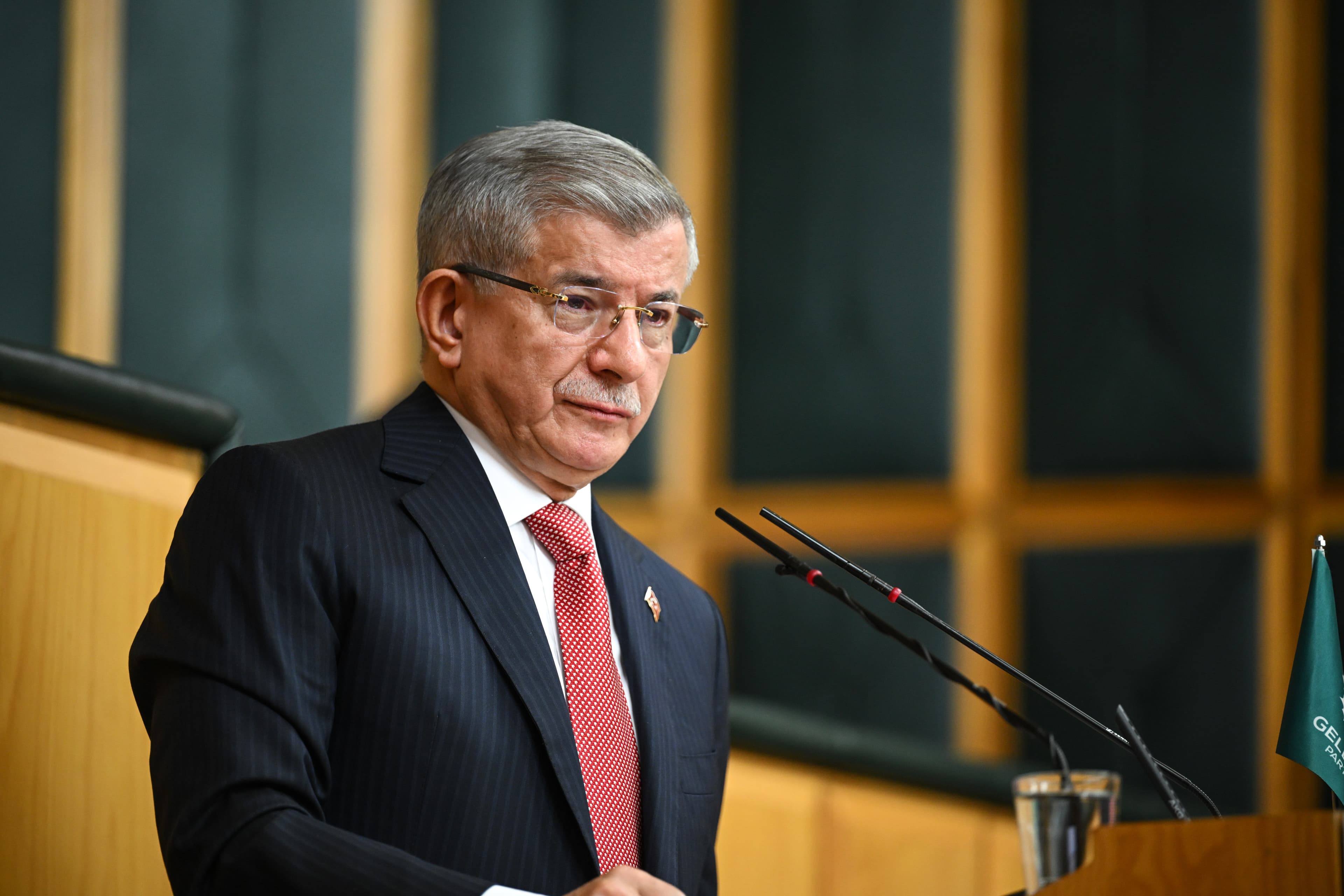 Ahmet Davutoğlu: Şara'ya sesleniyorum, hiç kimsenin uydusu olmayın