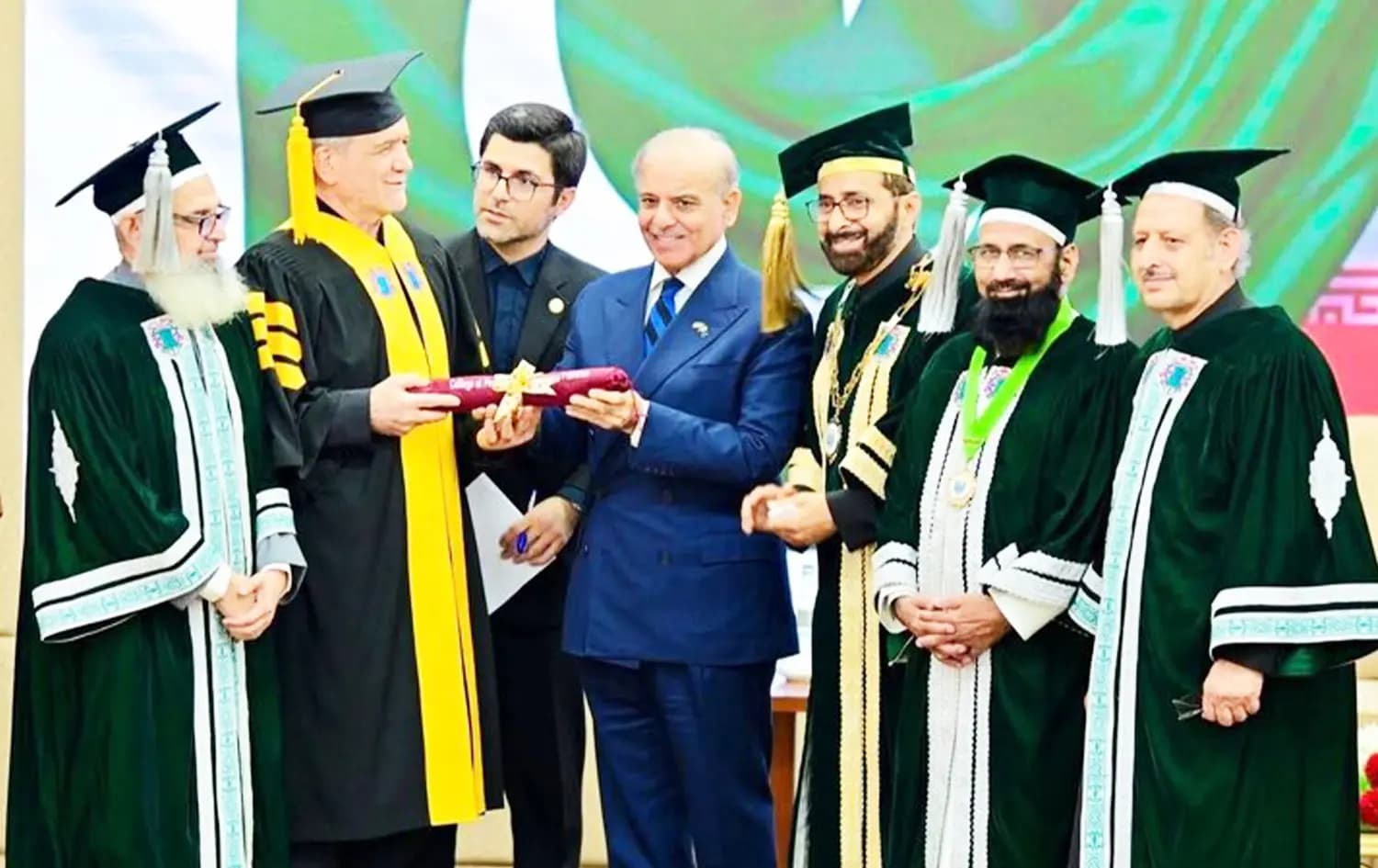 Pakistan’dan İran Cumhurbaşkanı Pezeşkiyan’a fahri doktora