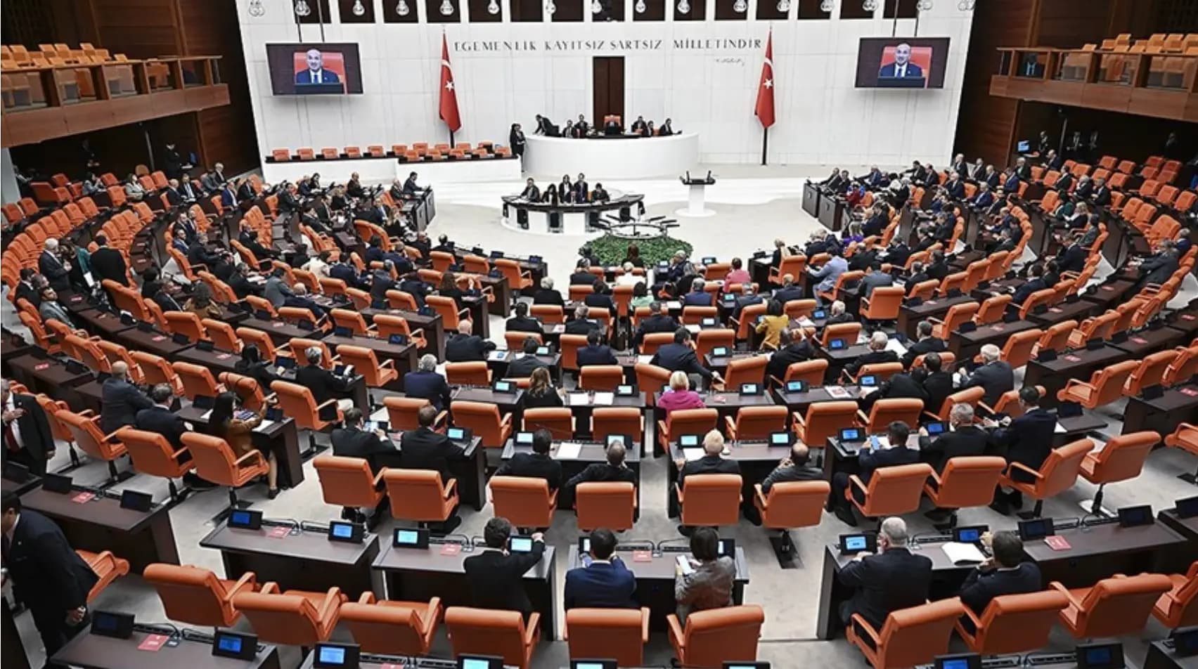 11 dosyeyên parêzbendiyê pêşkêşî Parlamentoya Tirkiyeyê hatin kirin