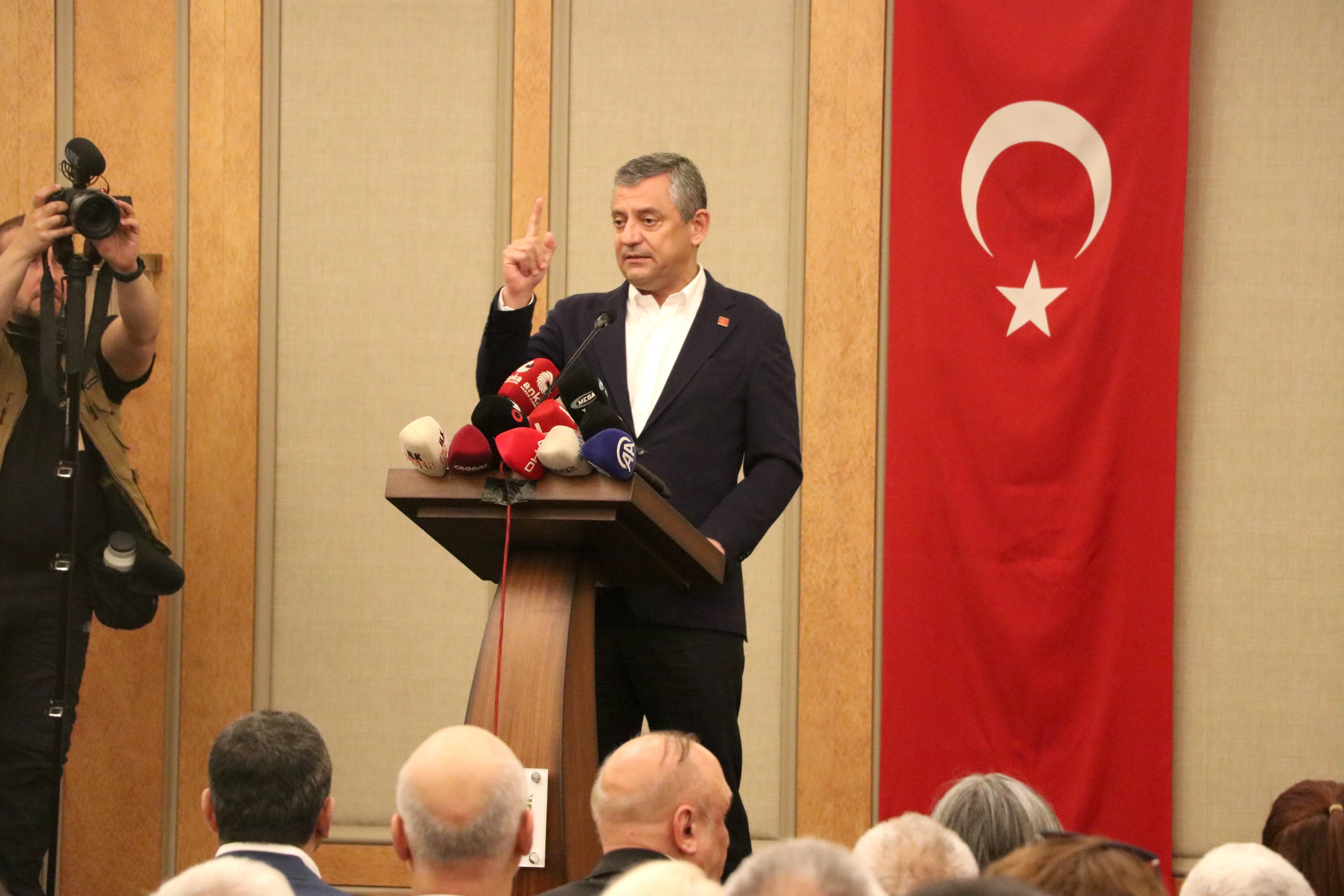 Özgür Özel: Eninde sonunda partimizi geri alacağız