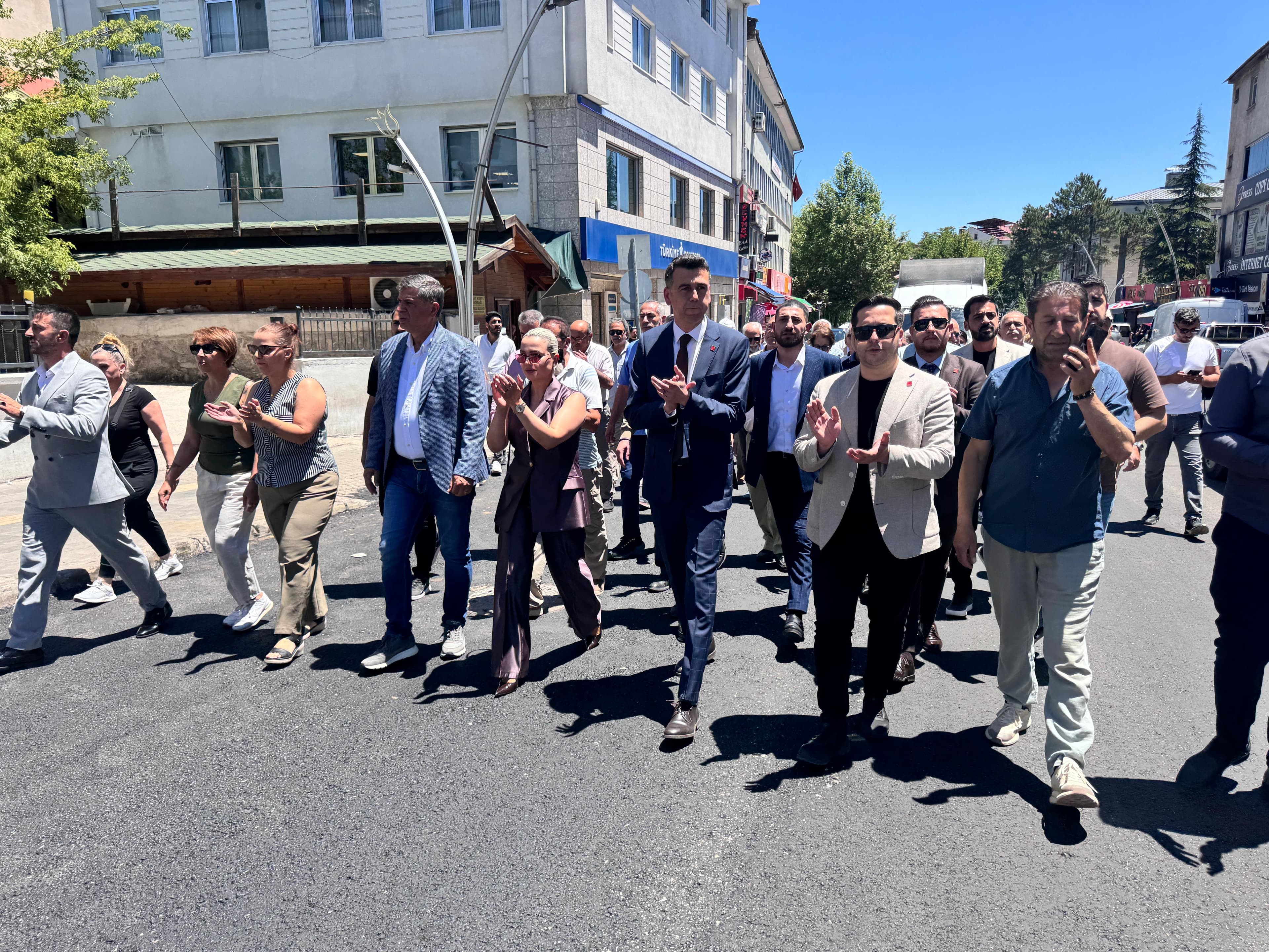 CHP'liler Dersim'de görevden alma kararını protesto etti