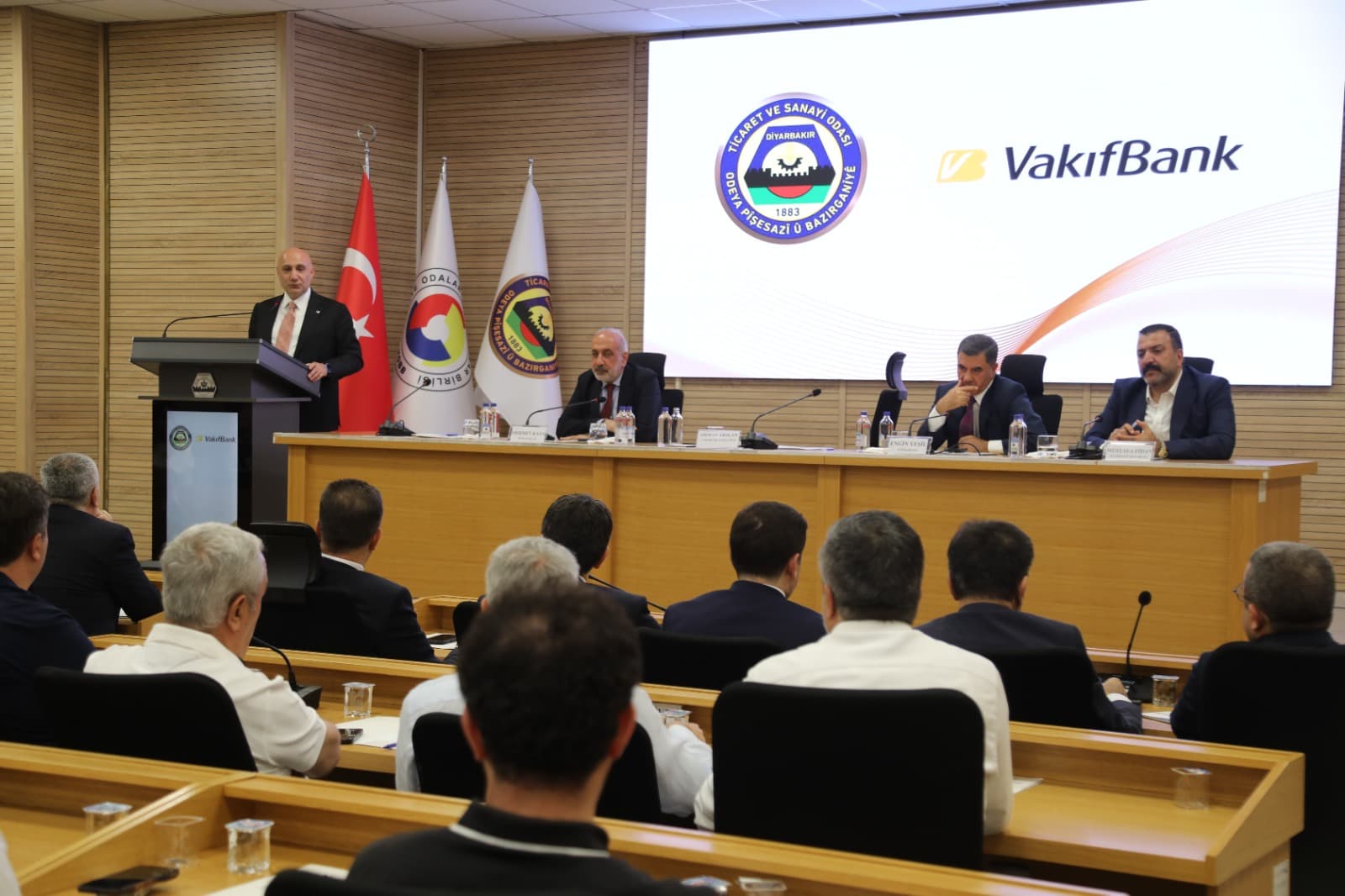 Vakıfbank’tan Diyarbakır'da iş dünyasına pozitif ayrımcılık sözü