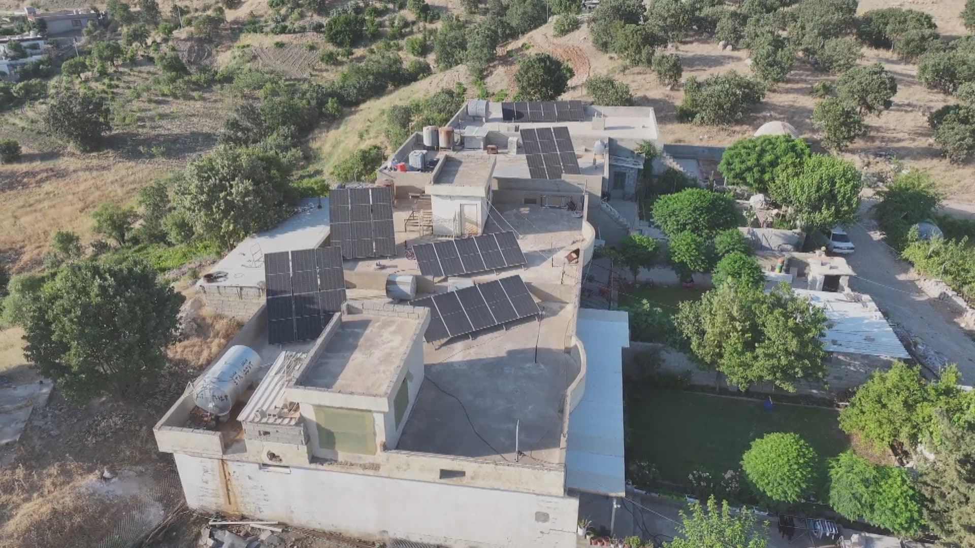 گوندی زیارەت بە وزەی خۆر رووناک دەبێتەوە؛ دەزگای روانگە کۆتایی بە کەمکارەبایی هێنا