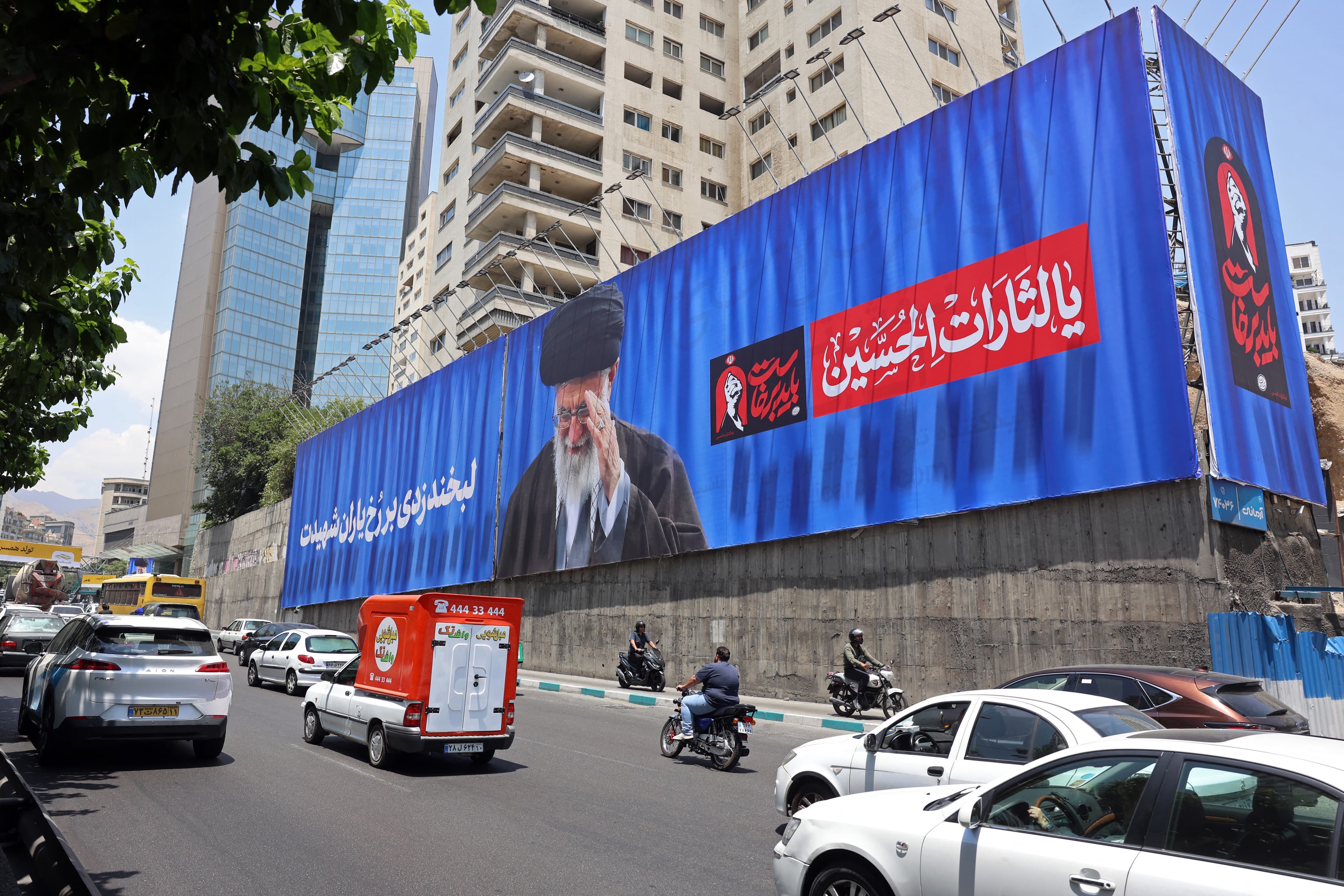 تاران بۆ رێوڕەسمی بەخاکسپاردنی خامنەیی ئامادەکاری دەکات؛ هۆشداریی سەربازی دەدرێت