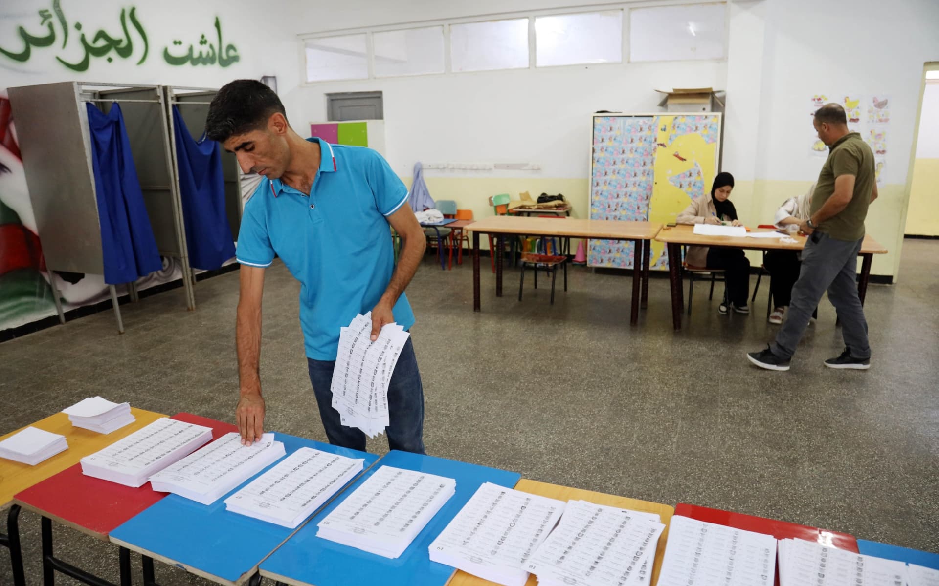 جەزائیرییەکان دەنگ بۆ پەرلەمانێکی نوێ دەدەن؛ رێژەی بەشداری لە نزمترین ئاستدایە