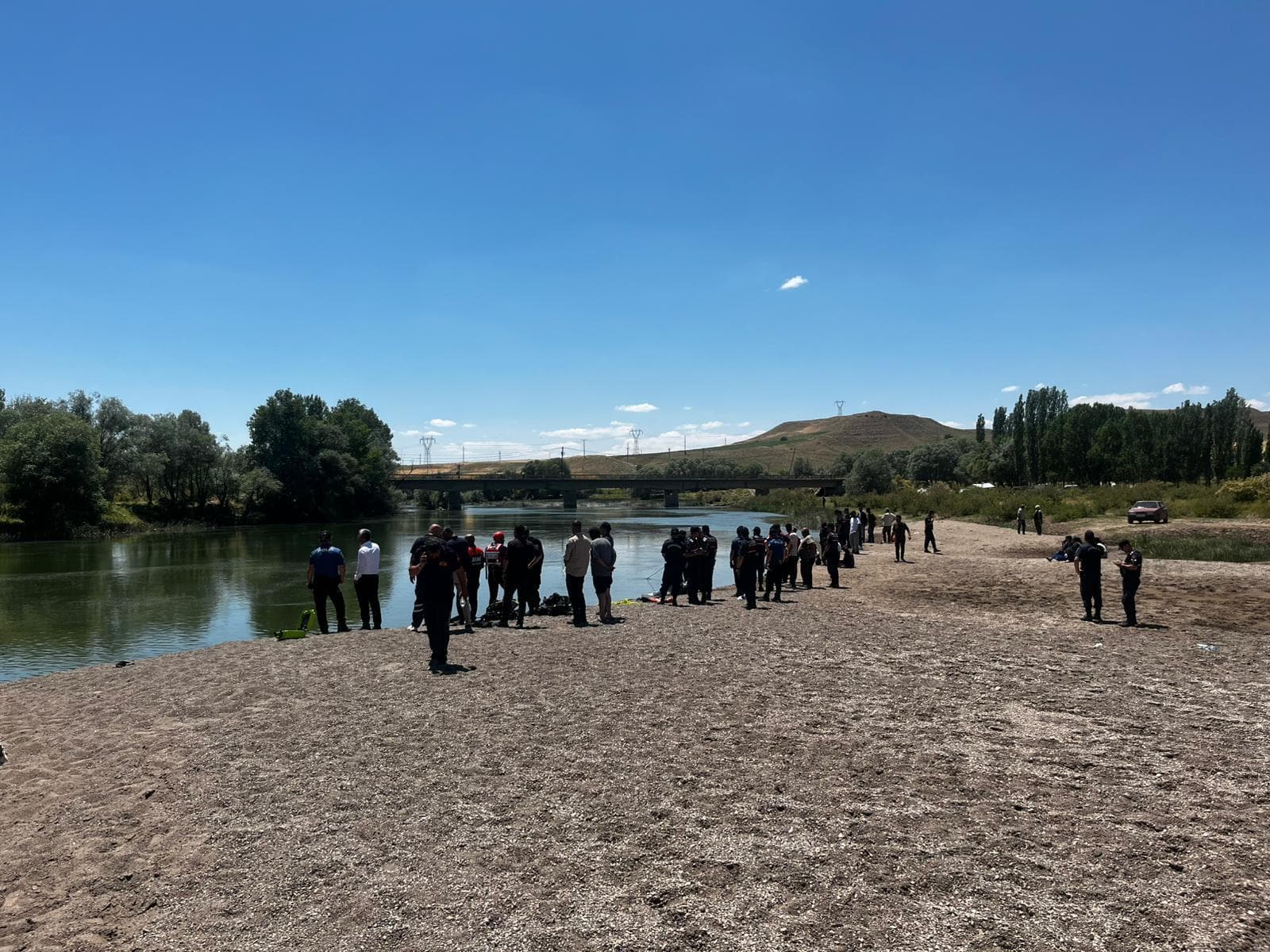 SÊWAZ - 3 xwişk ber avê ketin: Keçek xeniqî, yek jî winda ye