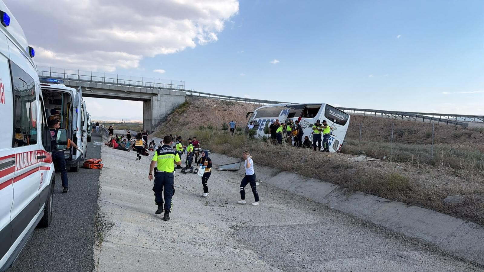 Otobusa Stenbol-Hewlêrê qulibî: 44 kes birîndar bûn