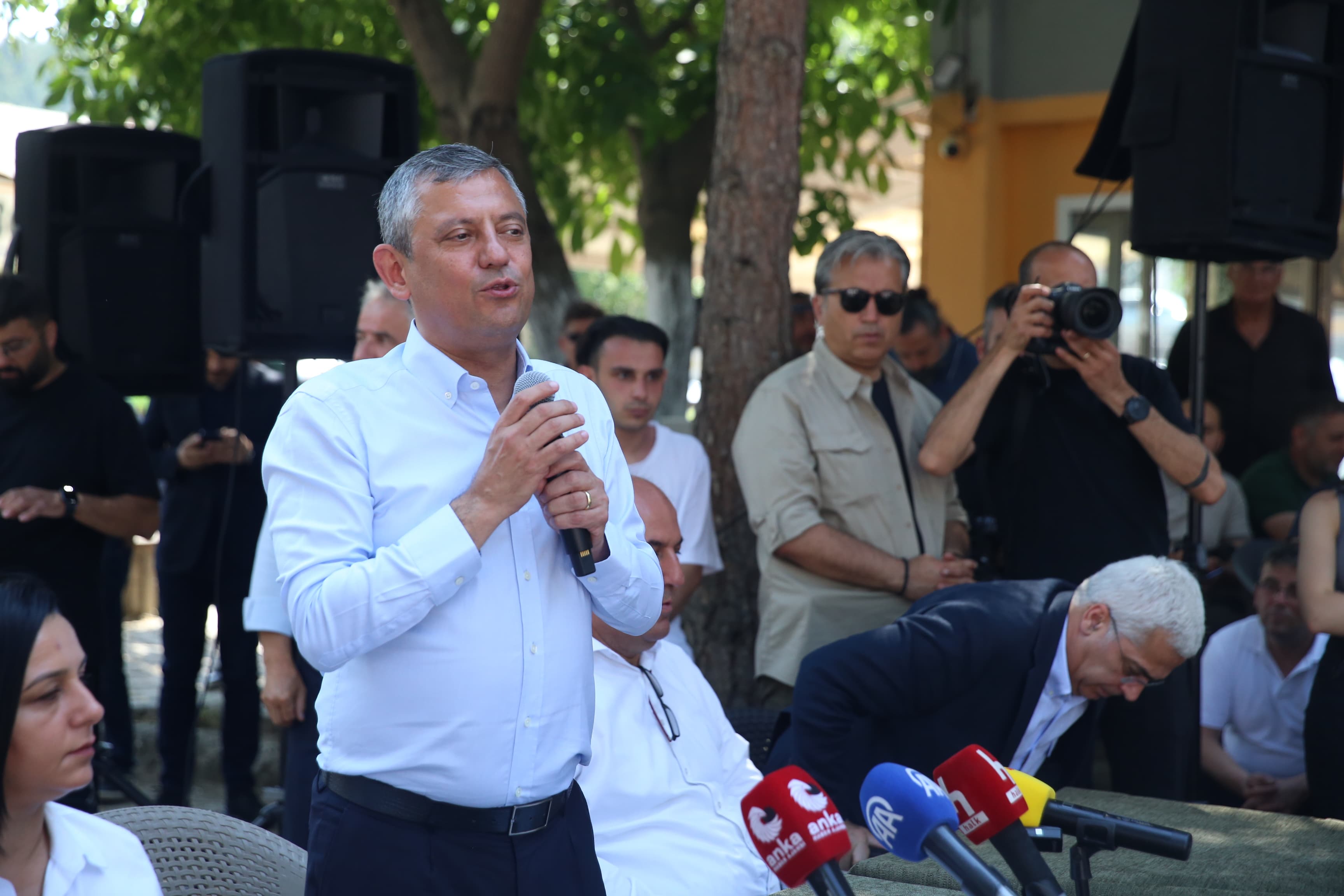 Özgür Özel Silivri’de İmamoğlu’nun aynı gün görülen 3 ayrı davasını takip etti