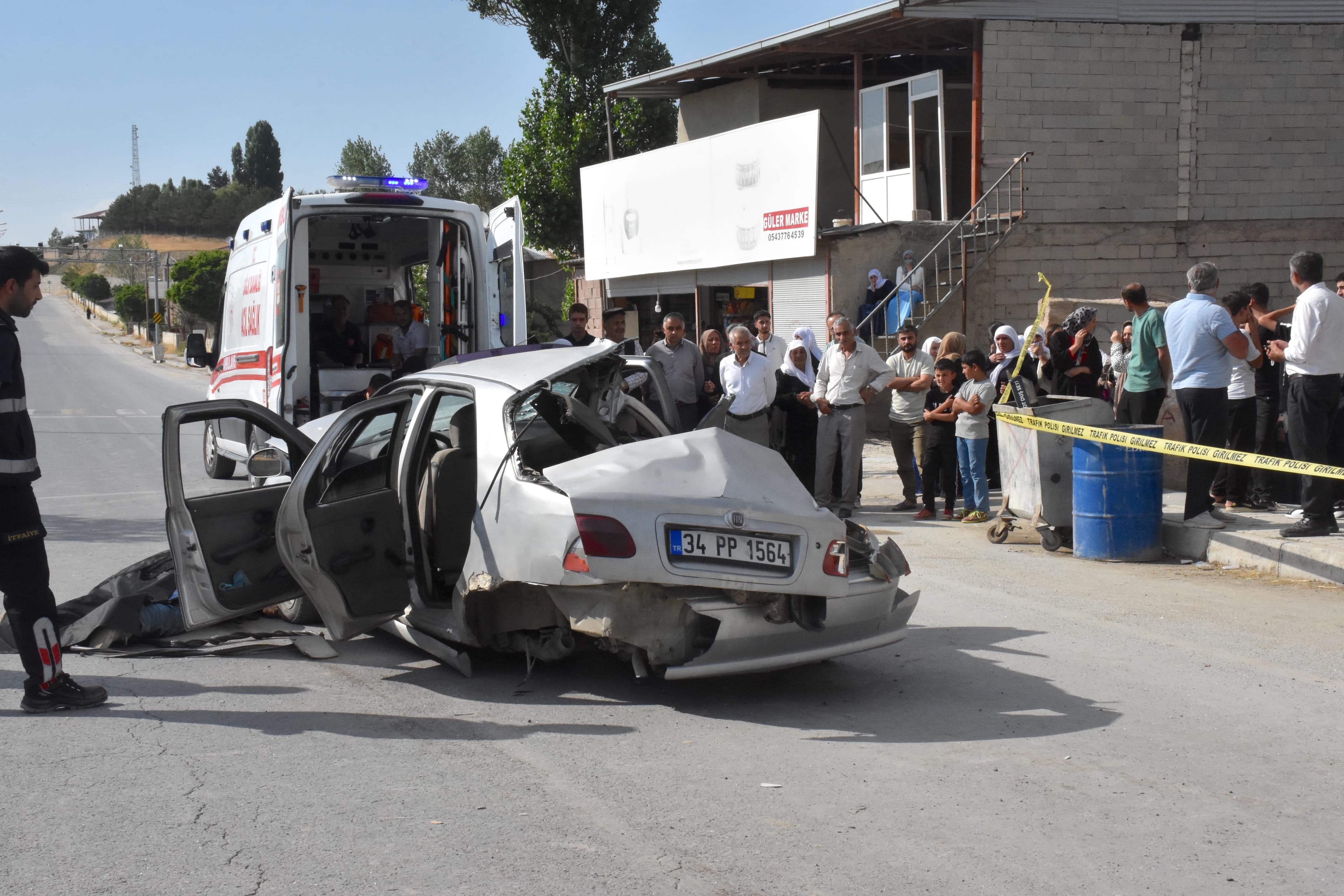 Van’da feci kaza: 2 kişi hayatını kaybetti, 3 kişi yaralandı