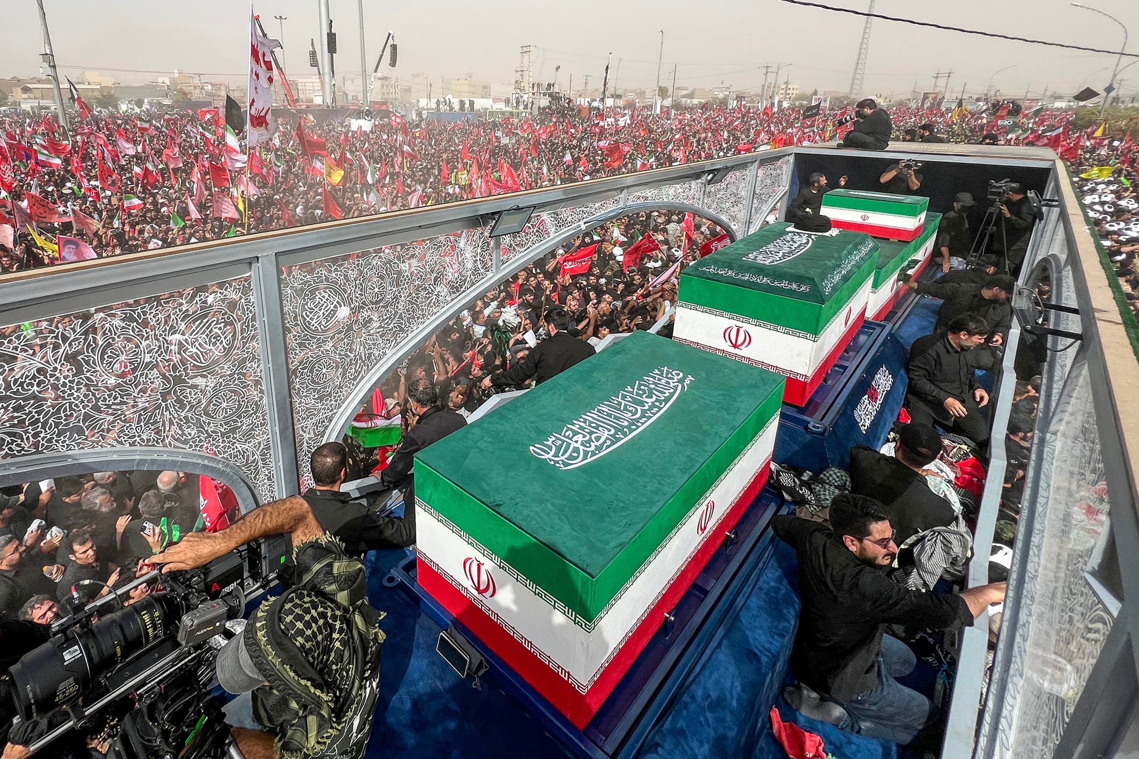 تەرمی عەلی خامنەیی دەگەیێندرێتە نەجەف و کەربەلا؛ سبەی لە عێراق پشووە
