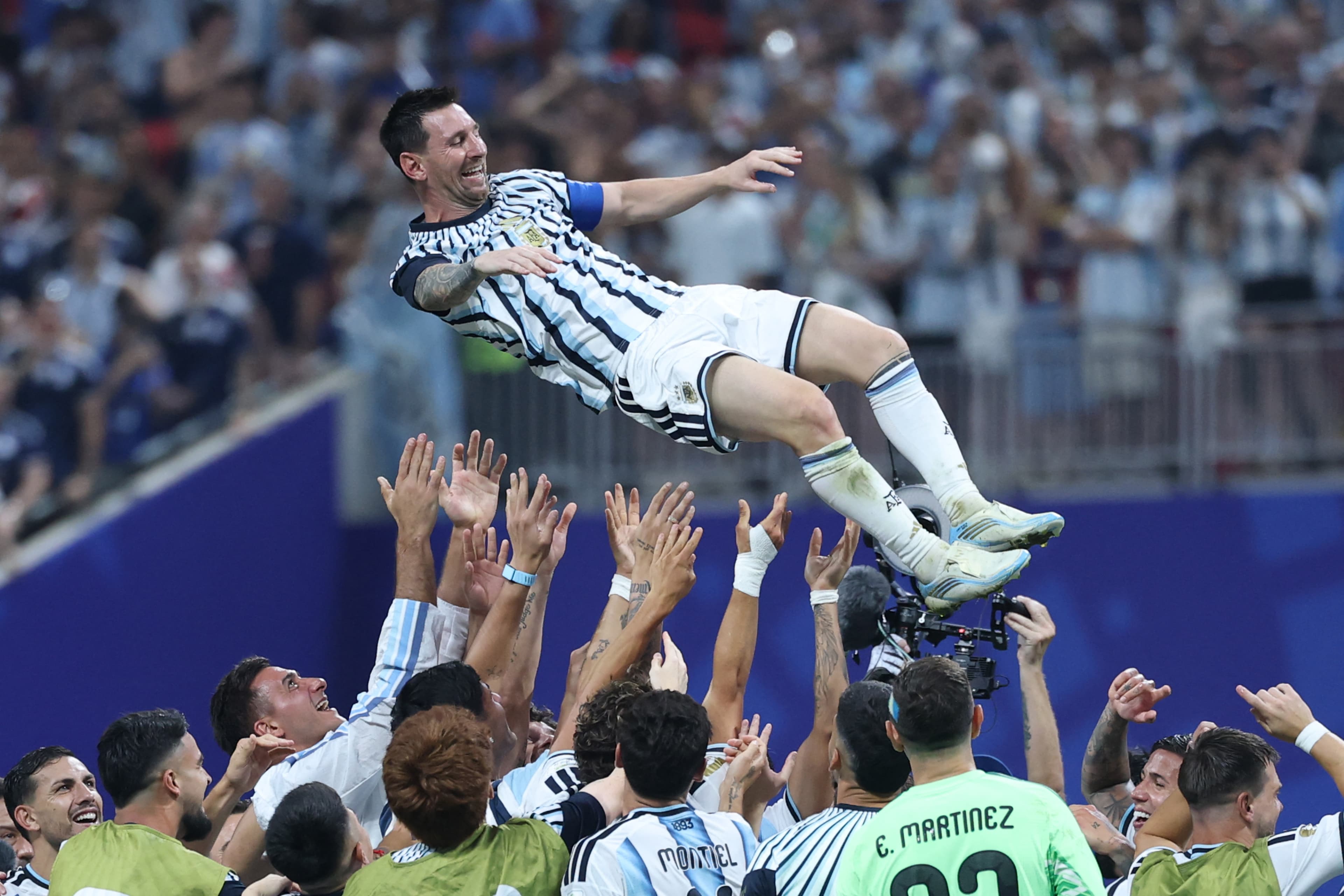 Messi atarken de golü kaçırırken de rekor kırdı: Gözyaşlarına hakim olamadı