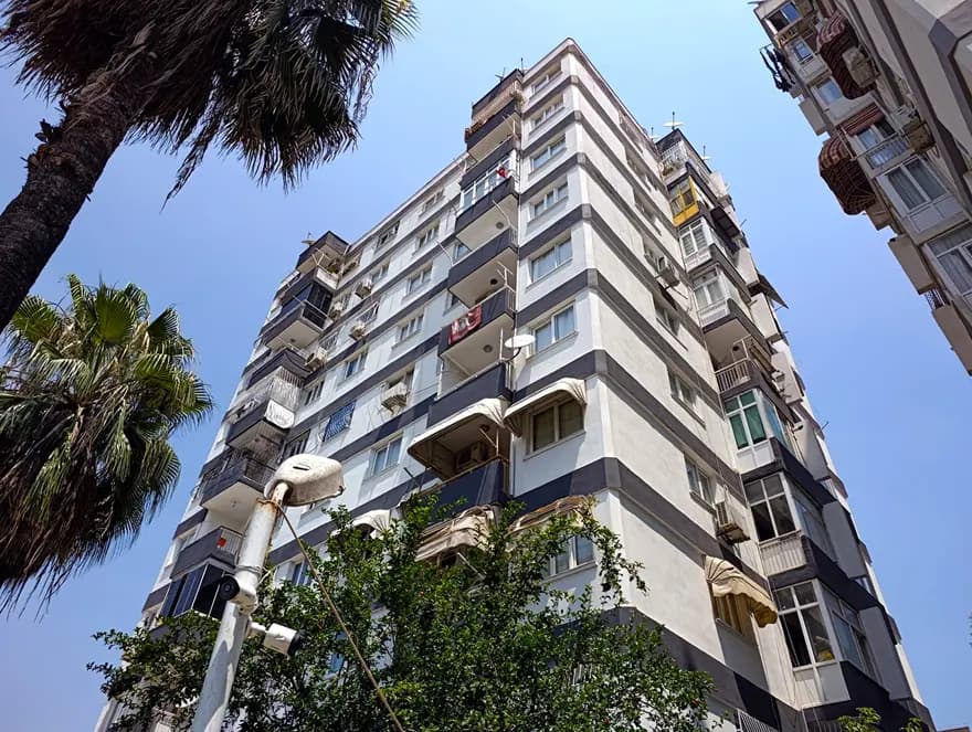 Adana’da dehşet: Birlikte yaşadığı kadının kafasına çekiçle vurdu, boğazını kesti