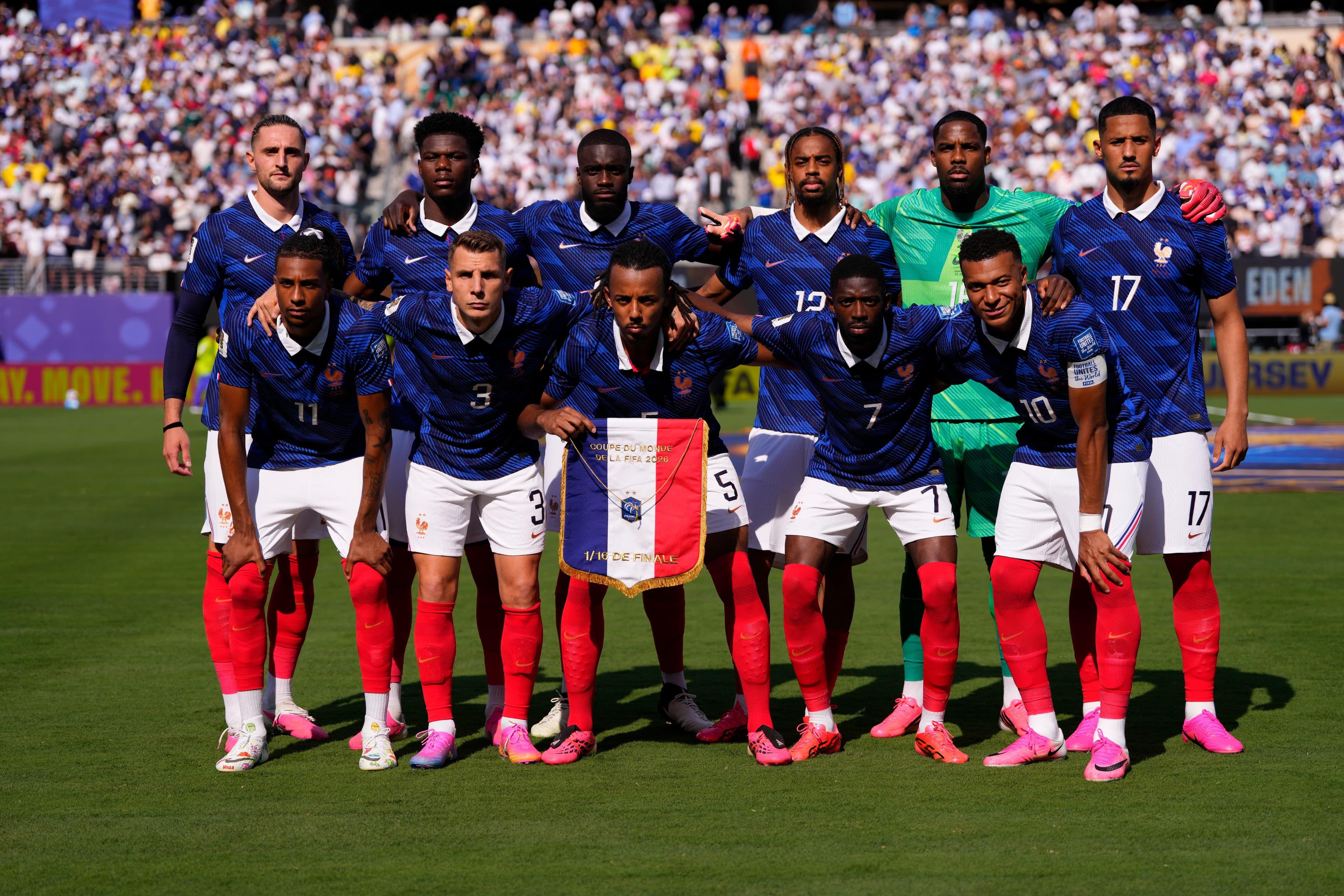FIFA 2026 Dünya Kupası son 32 turunda Fransa ve İsveç takımları ABD’nin New Jersey eyaletindeki East Rutherford’da bulunan New Jersey Stadyumu’nda karşılaştı. Fransa milli takımı basına poz verdi. / AA