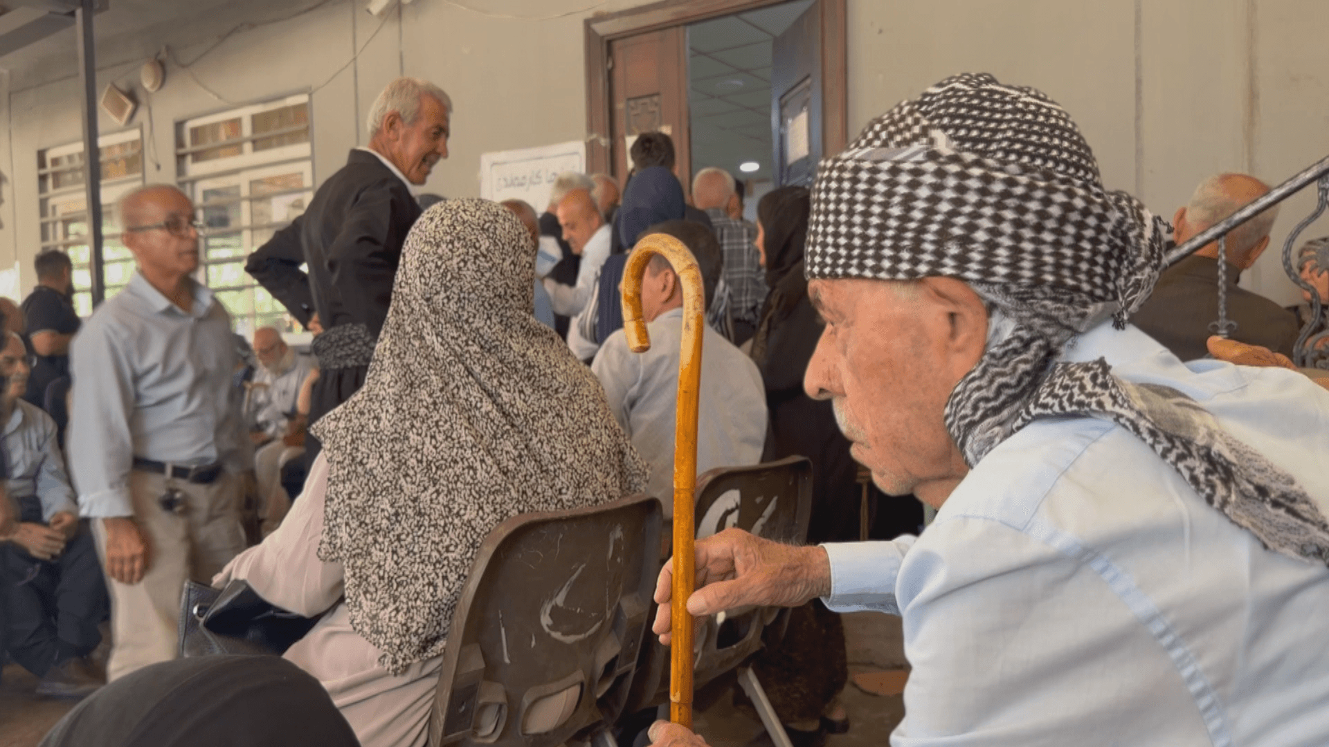 سلێمانی.. ترسی راگرتنی مووچە قەرەباڵخیی لە بەردەم بانکەکان دروستکردووە