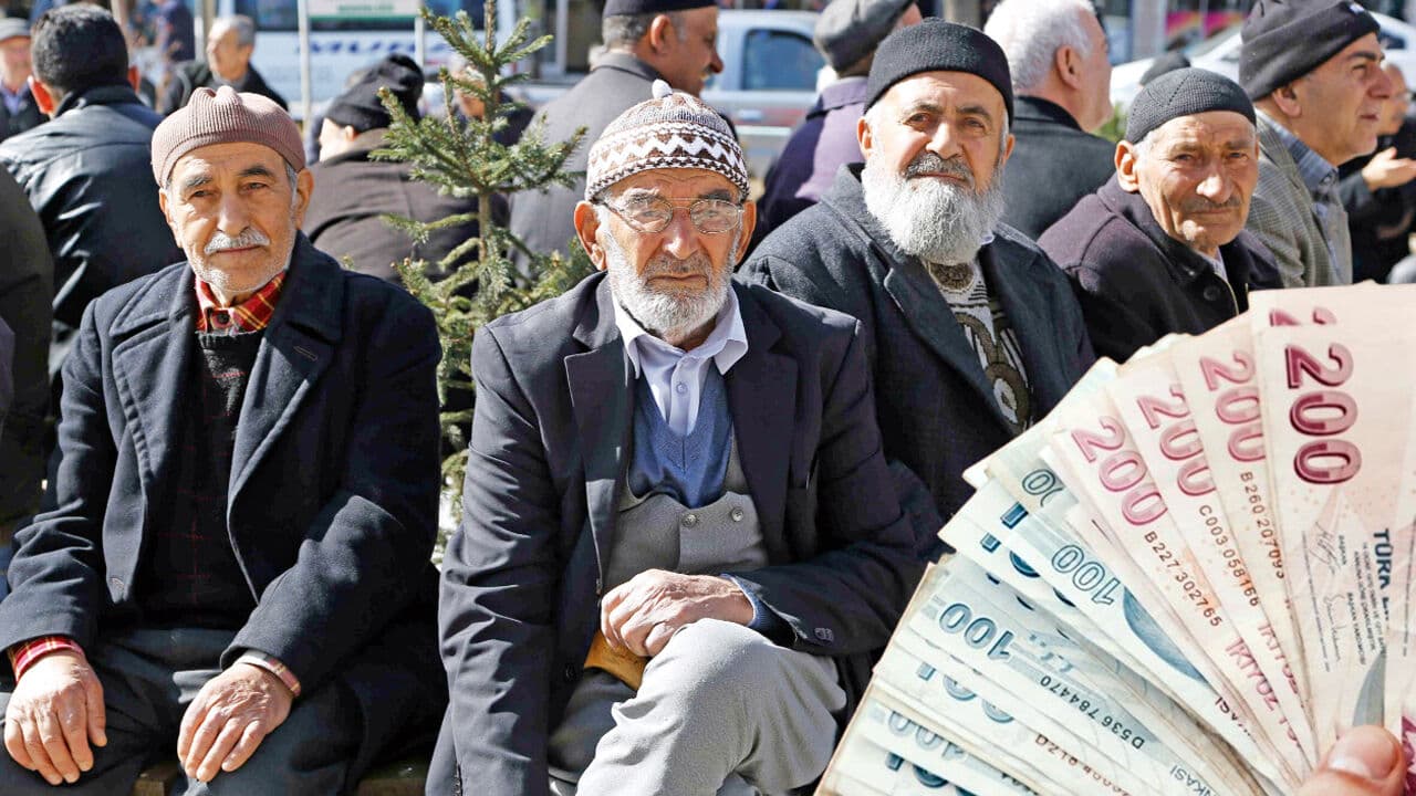 Komisyonda kabul edildi: En düşük emekli aylığı 23 bin lira olacak