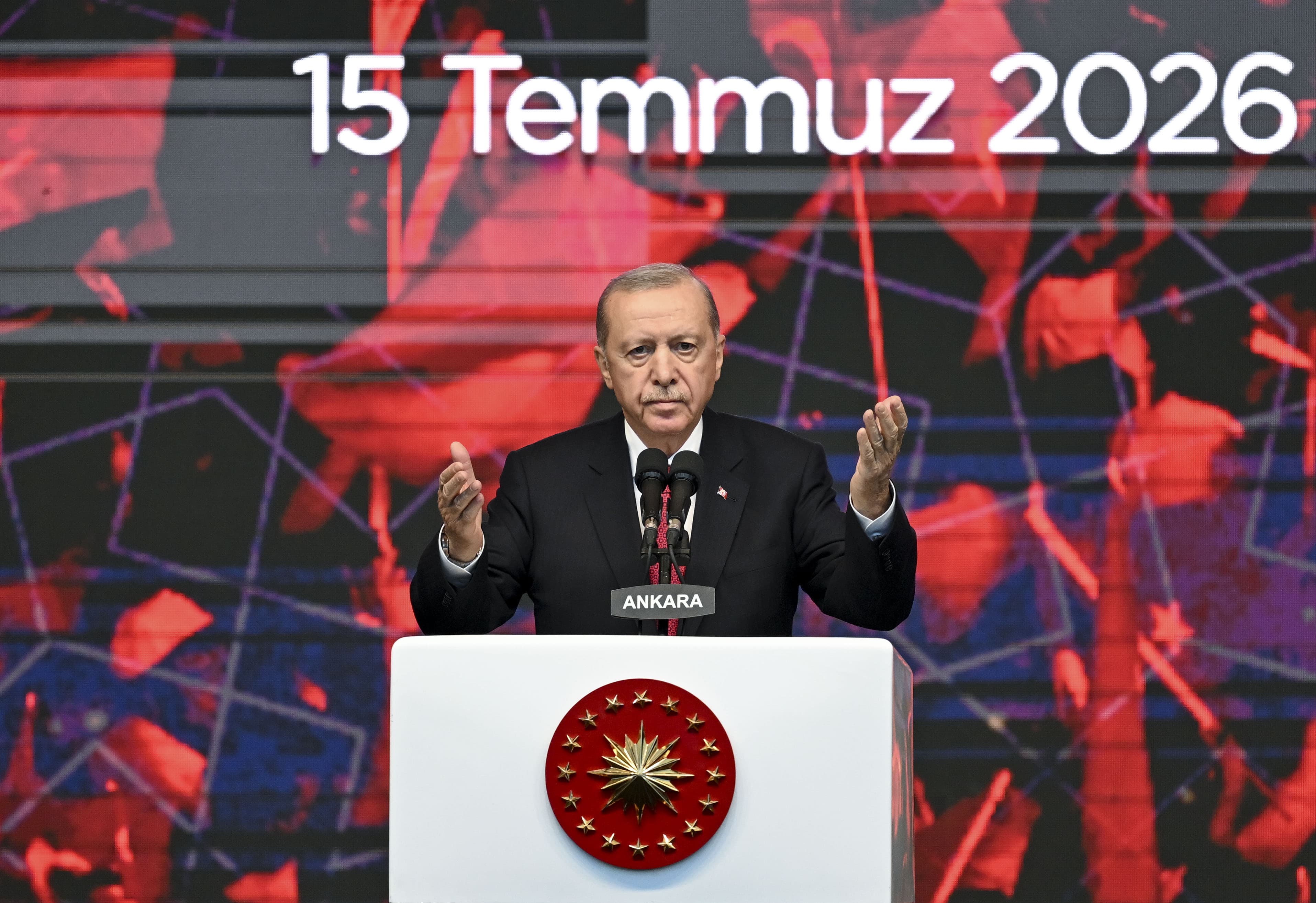 Erdoğan: FETÖ tehlikesi devam ediyor, gardımızı düşürmeyeceğiz