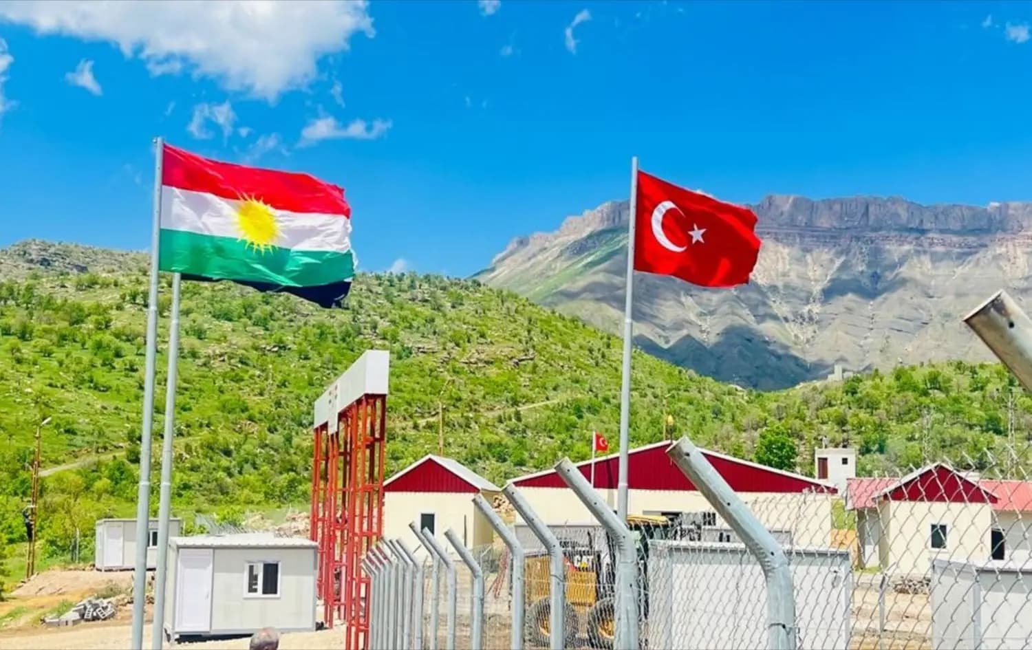 وێنە؛ دەروازەی زێت