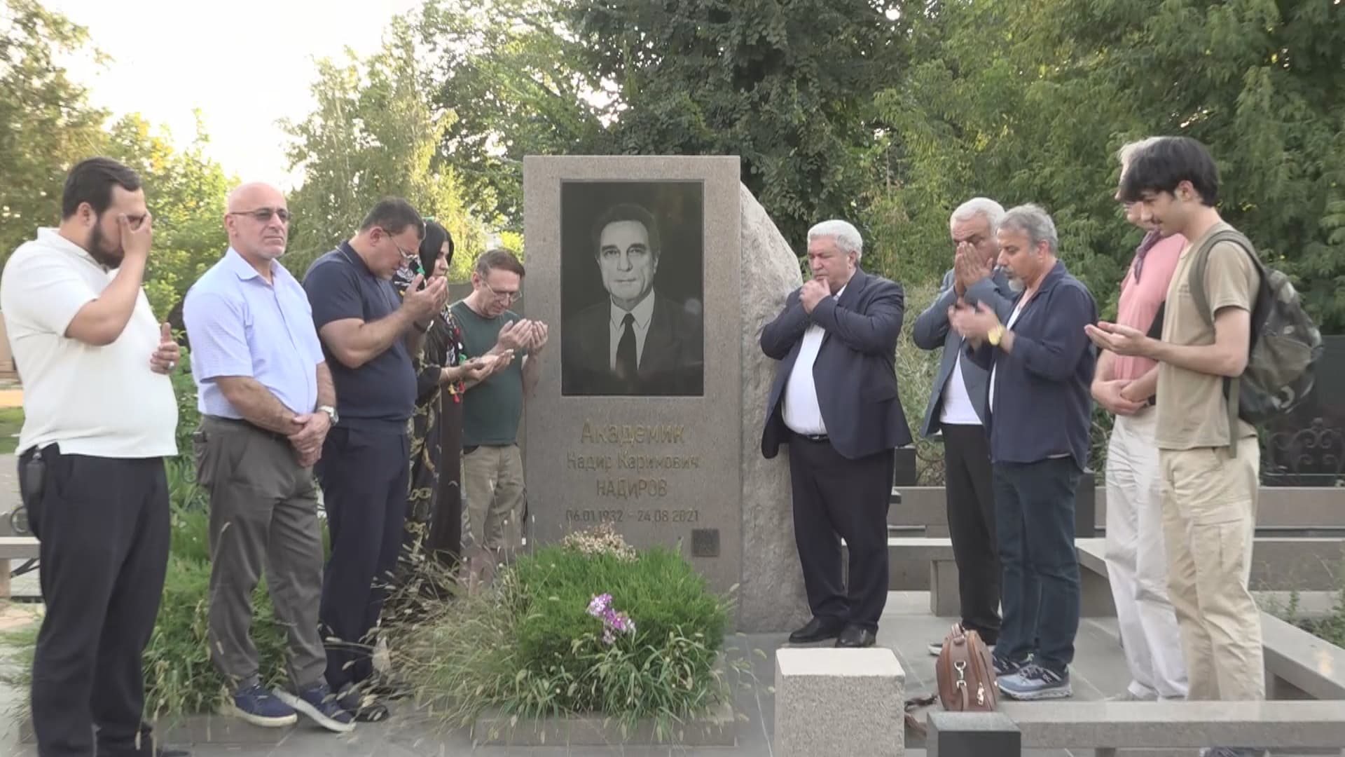 Beşdarên konferansa Almatayê goristana Kurdan ziyaret kir