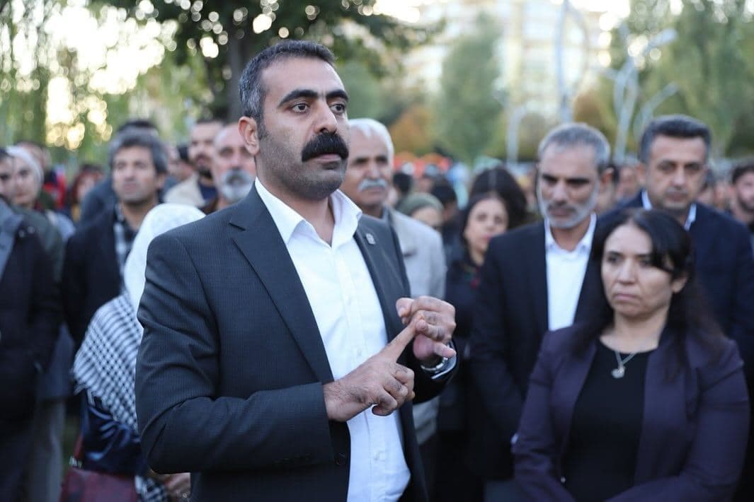 هاوسەرۆکی گەورەشارەوانیی ئامەد دەستی لەکارکێشایەوە