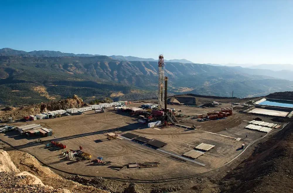 Şirketeke Kanadayê hilberîna petrolê ya li Herêma Kurdistanê rawestand