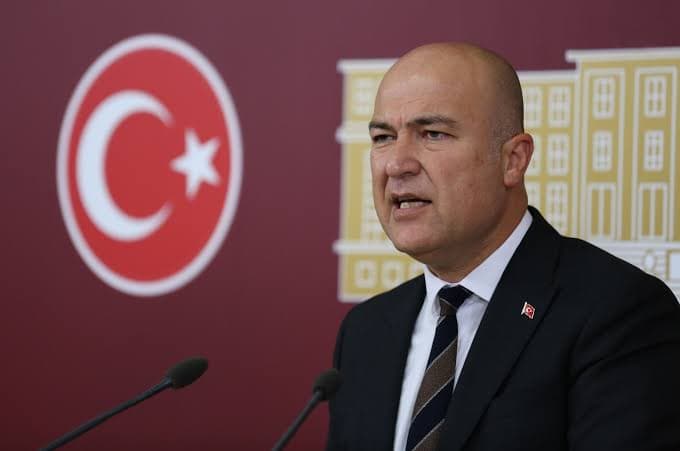 Özgür Özel’in yeni parti açıklamasının ardından CHP'de ilk istifa